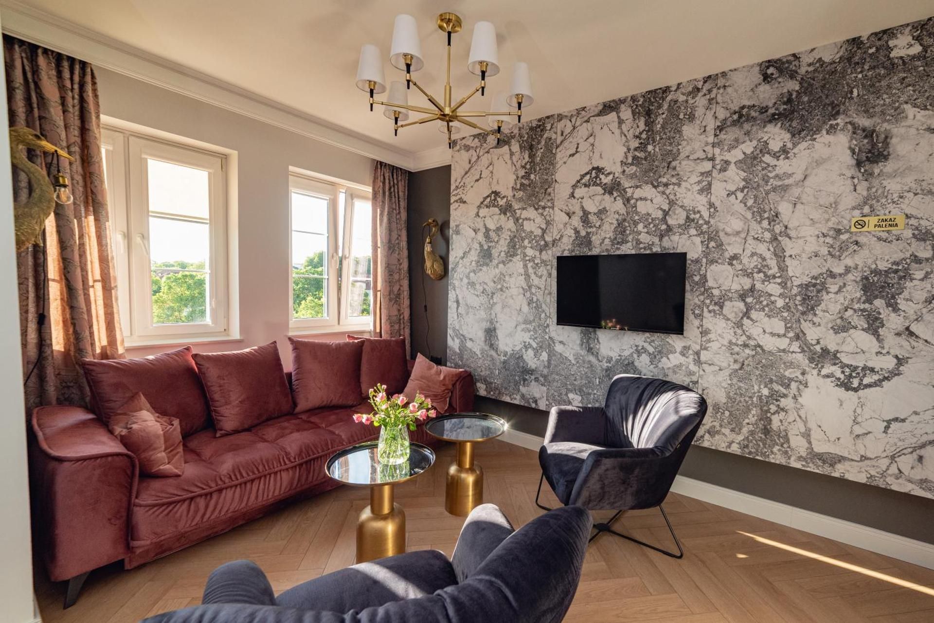 DELUXE APARTMENT