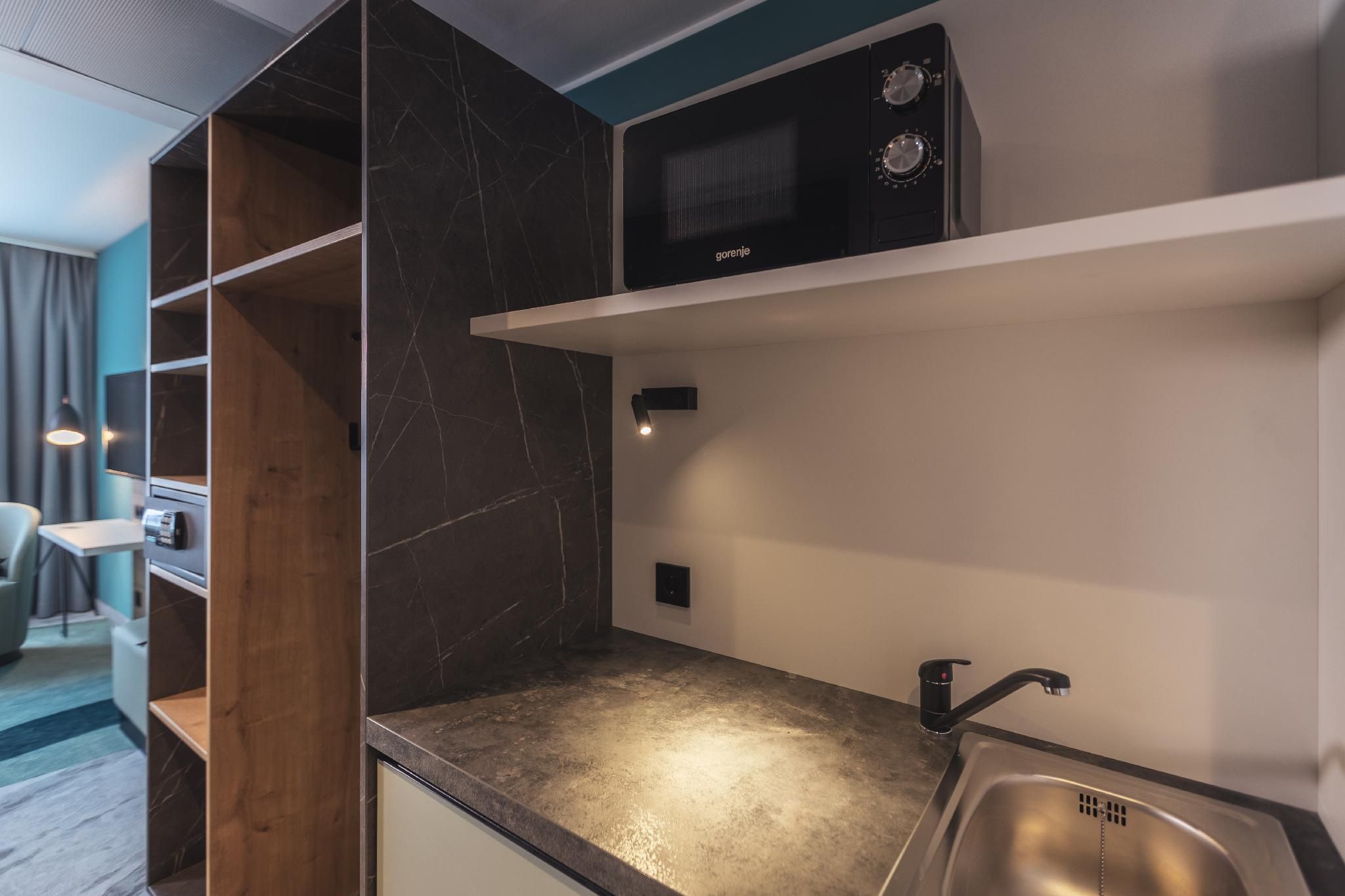 1 Queen Premium with Kitchenette