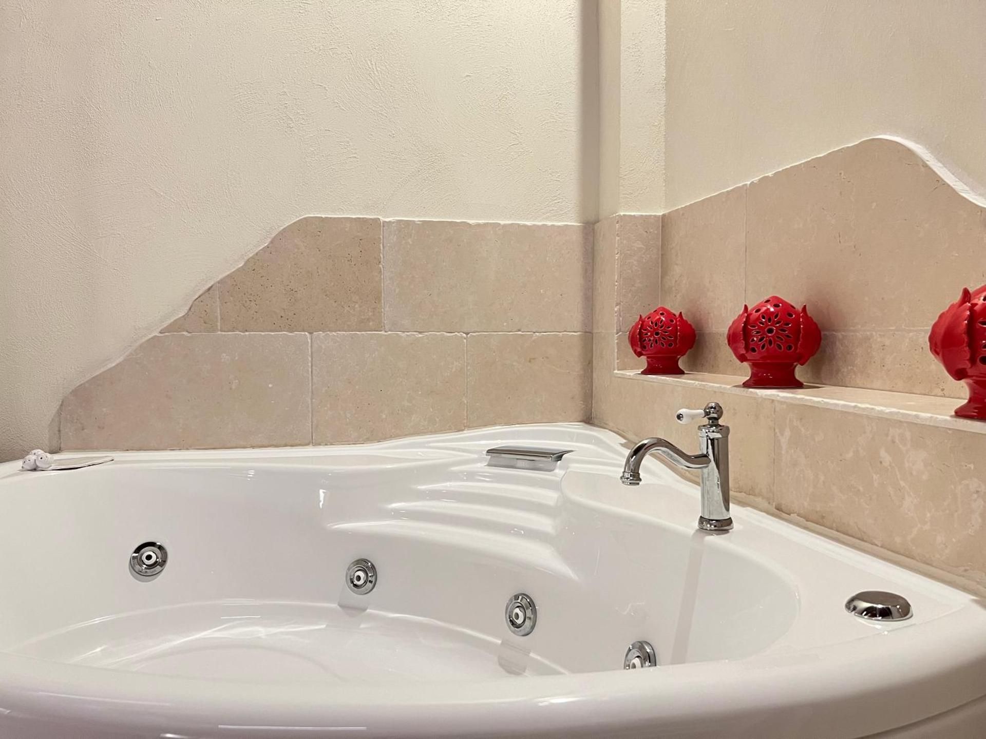 Queen Room with Spa Bath