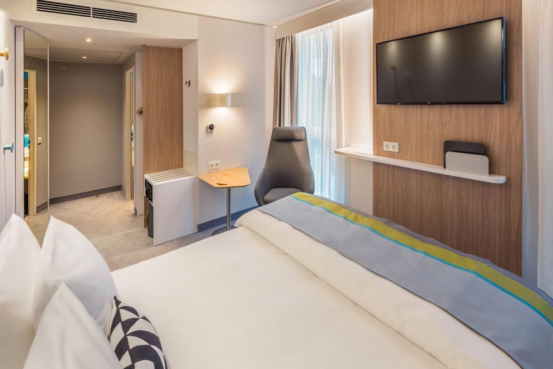 Holiday Inn Express Erlangen By IHG Standard Queen Room with single sofa bed