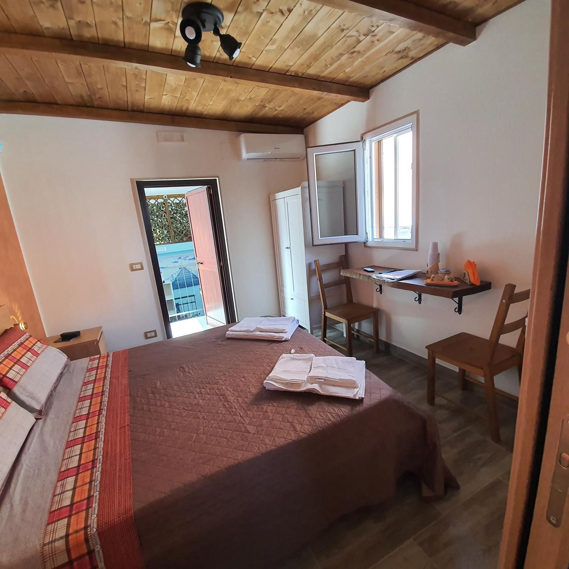 Angela's House Deluxe Single Room 2