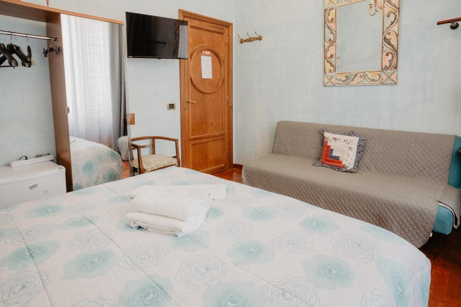 Villa Luigi XVI Double Room with Shared Bathroom 2