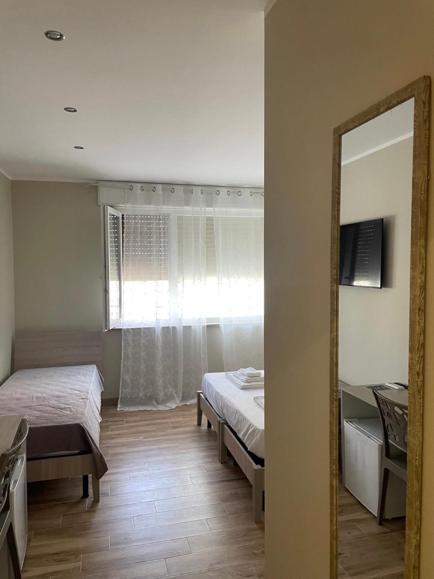 B&B New Paris & Suite Deluxe Triple Room 2