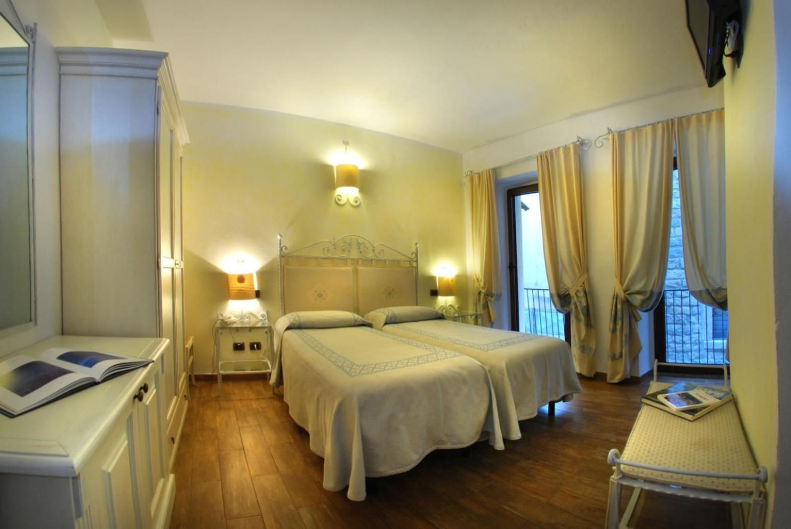 Deluxe Double or Twin Room