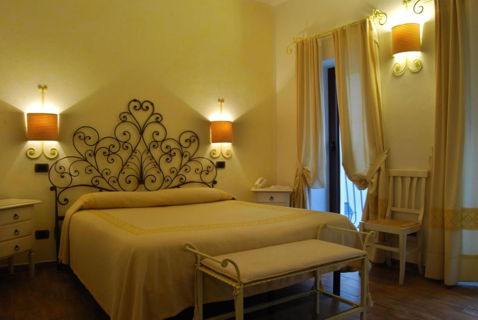 Deluxe Double or Twin Room