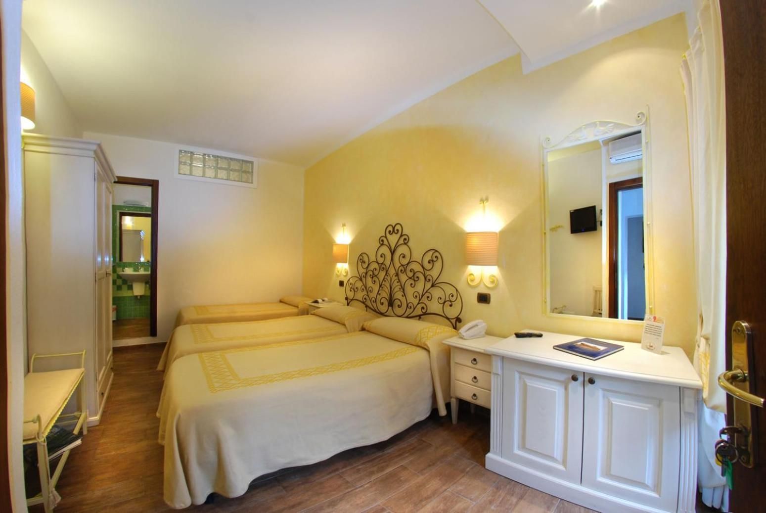 Deluxe Triple Room