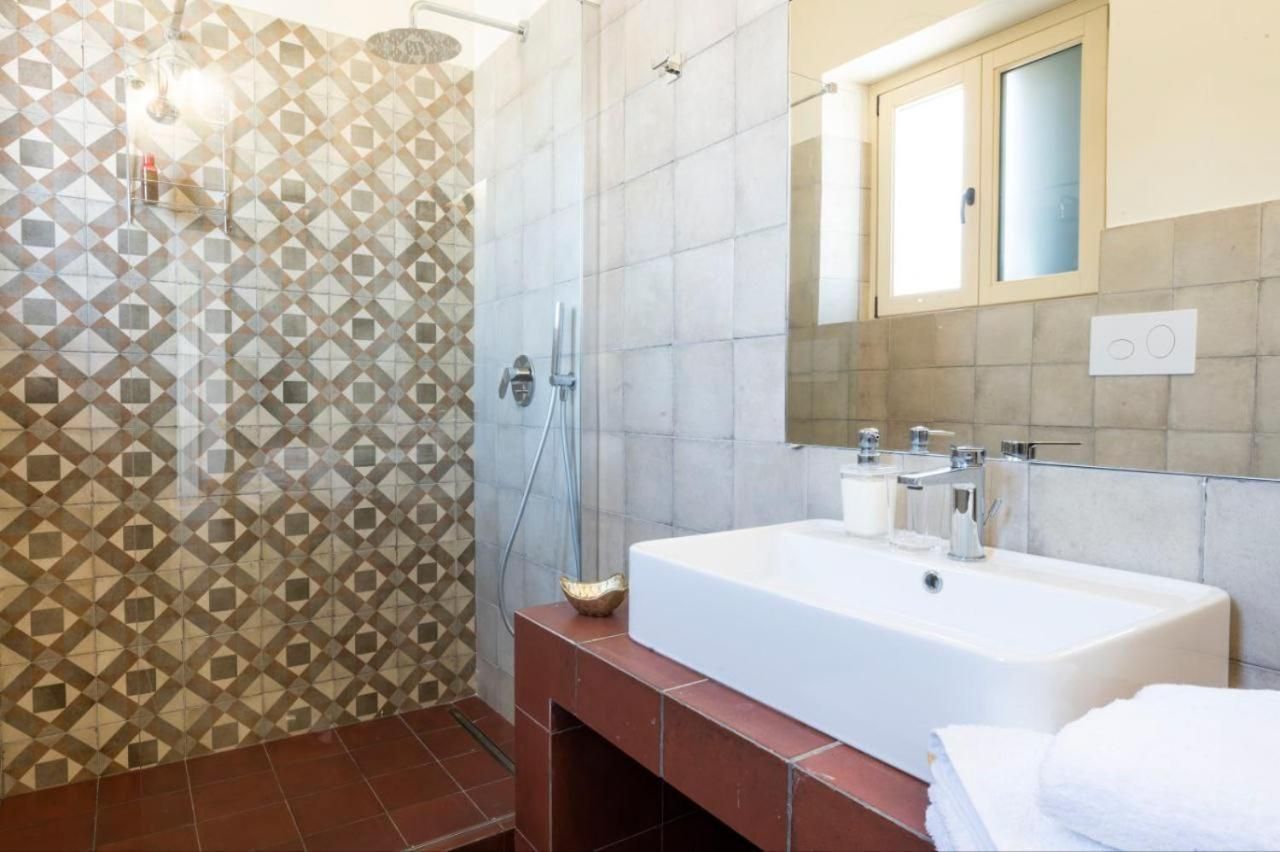 Deluxe Double Room with Side Sea View