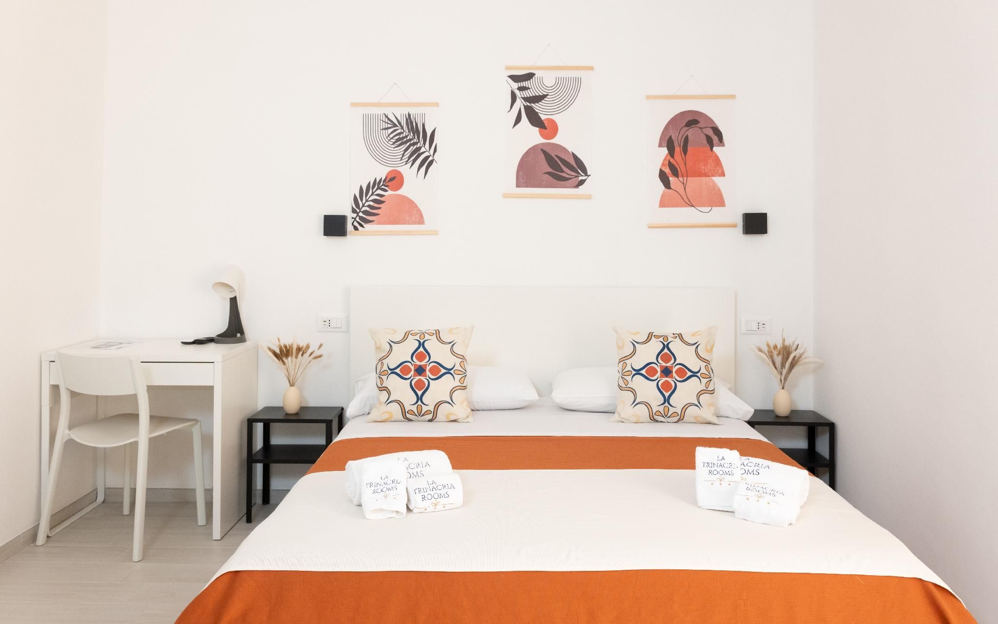 La Trinacria Rooms Triple - 1 Queen 1 Single