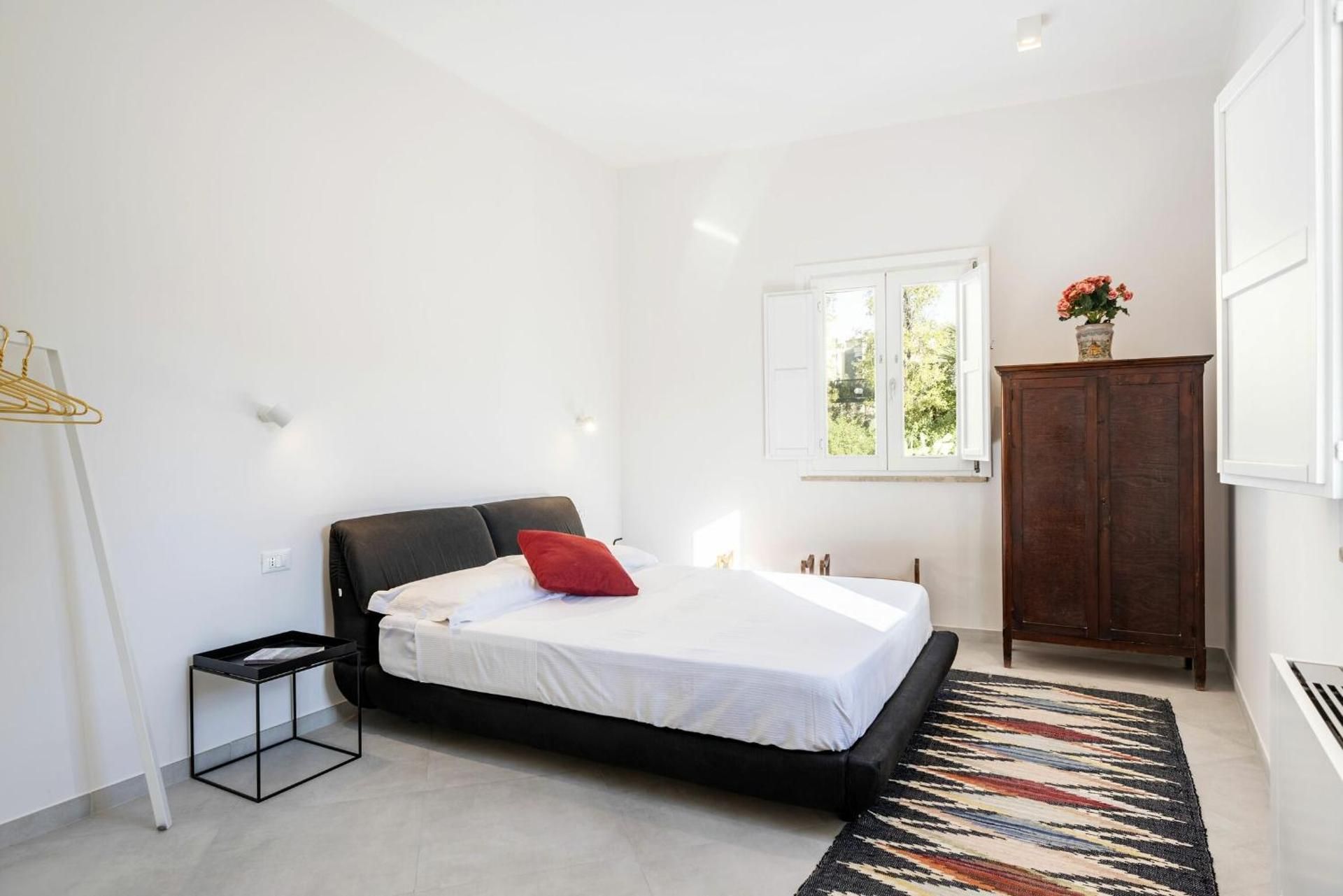 One-Bedroom Apartment - Split Level