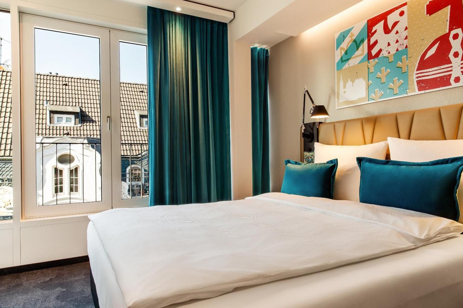 Motel One Aachen Standard Queen Room 2