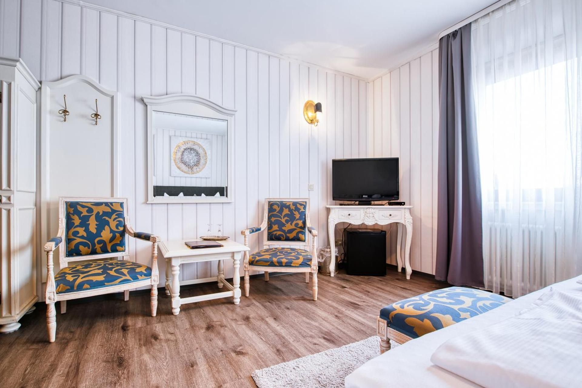 Double Room for Single Use