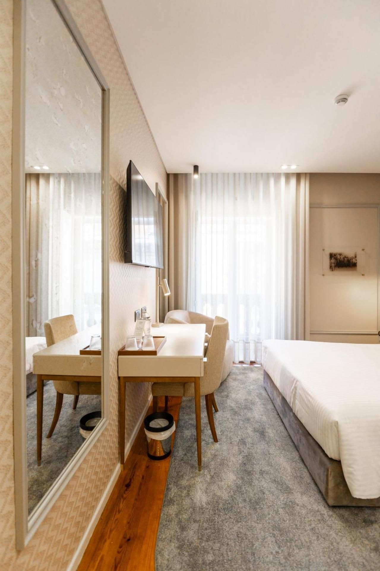 Avenida Boutique Hotel Deluxe Double Room