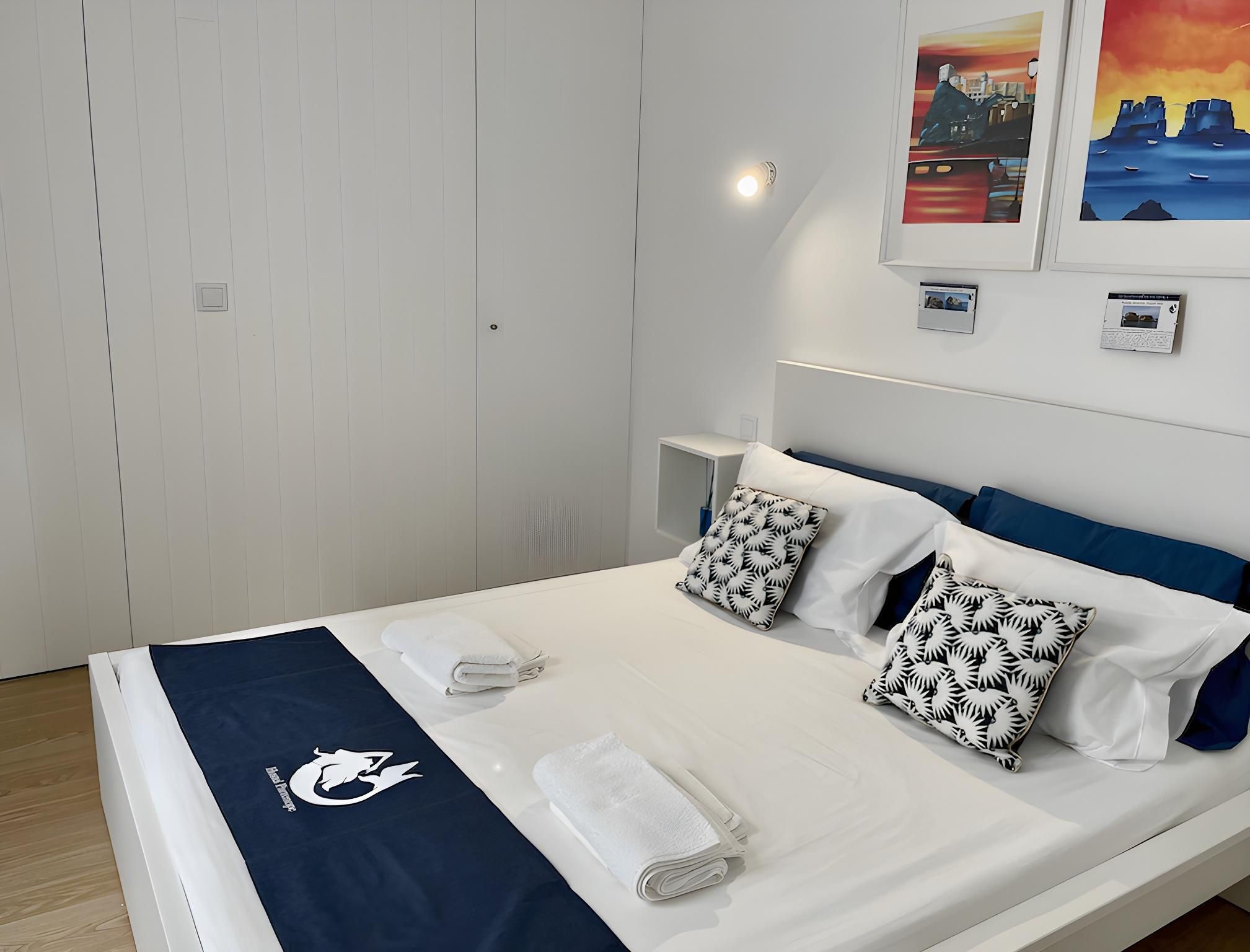 Partenope Hostel and Suites Family Room 2