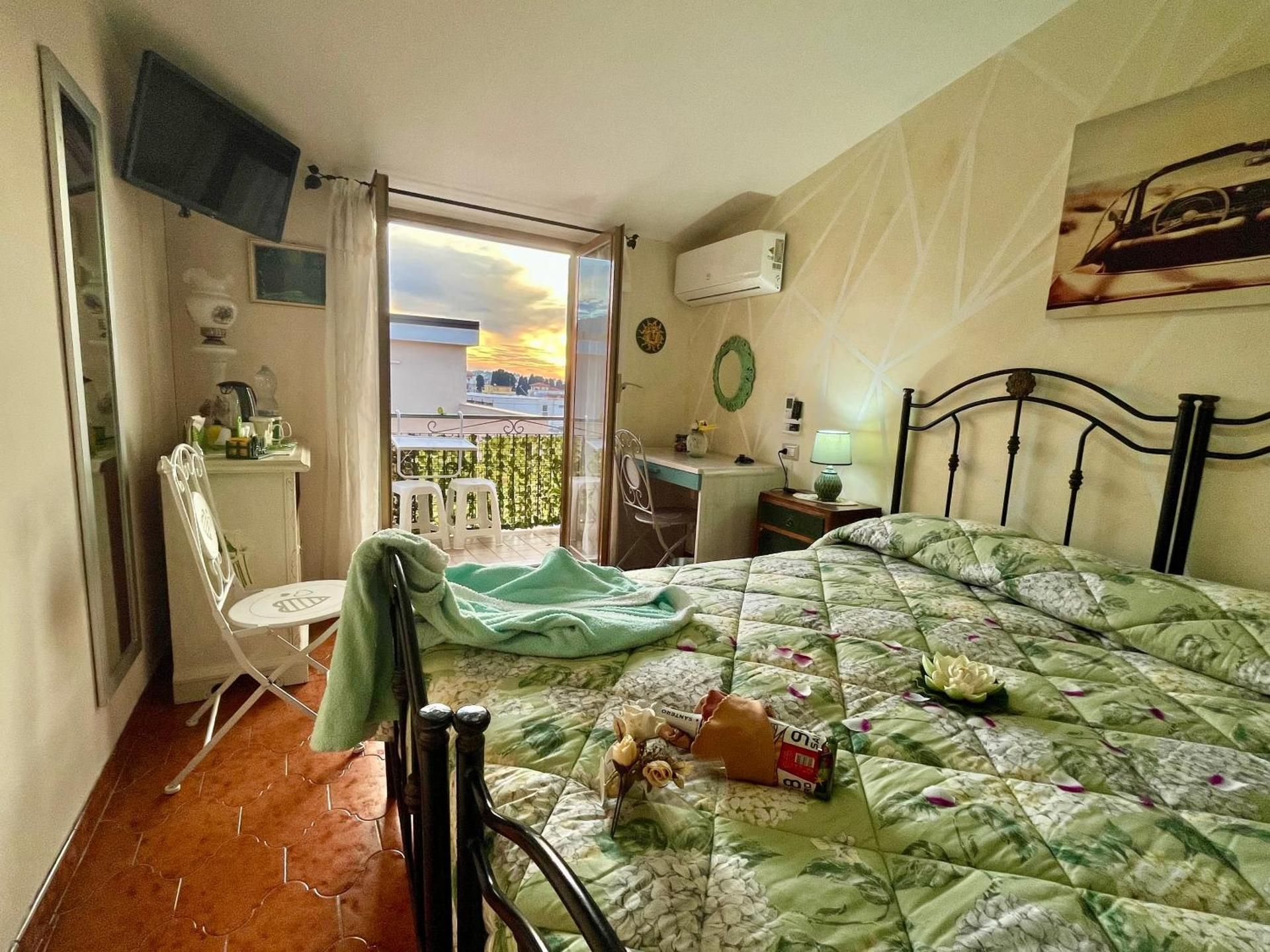 Double Room with Private External Bathroom