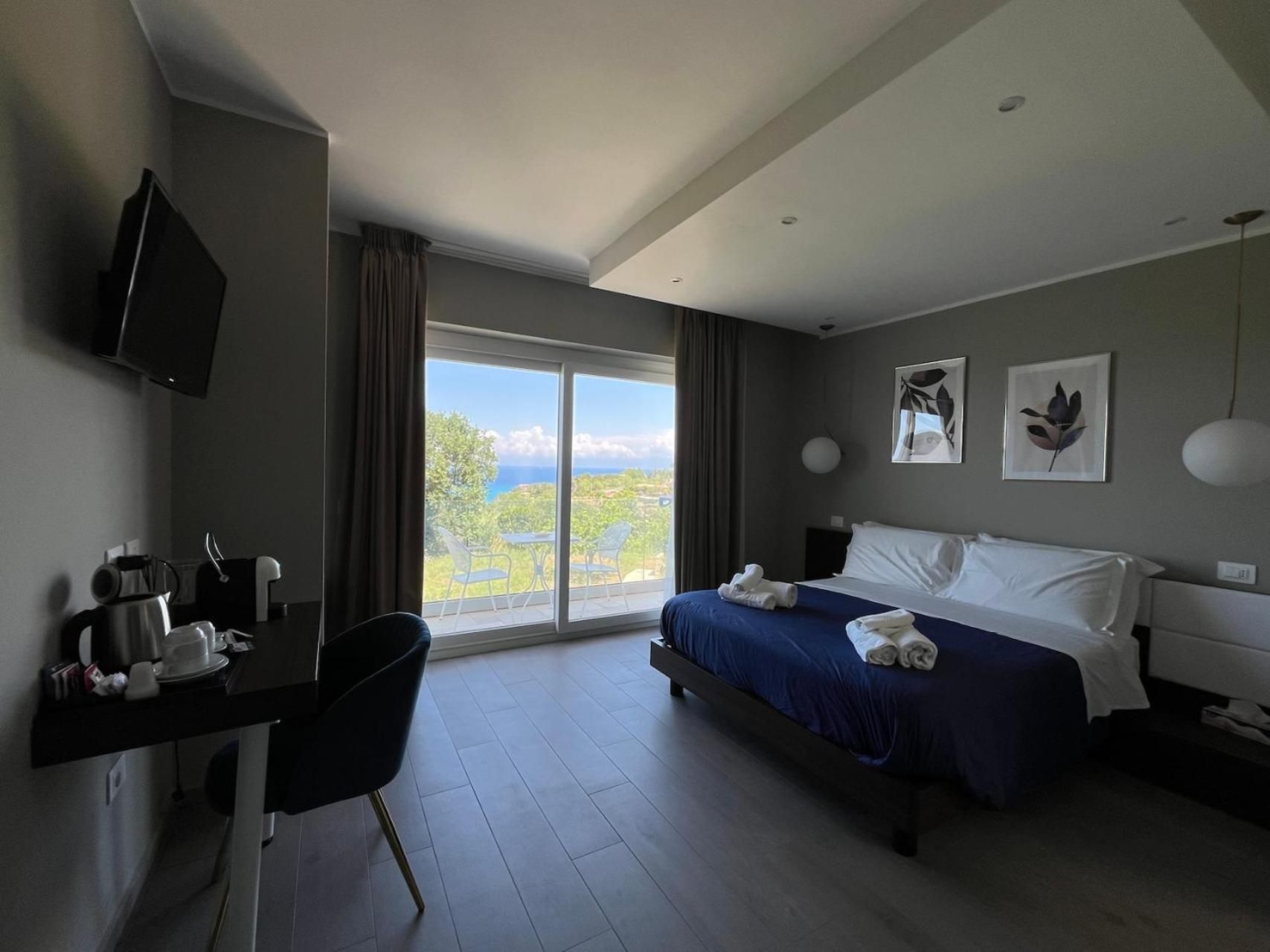 Double Room with Balcony and Sea View