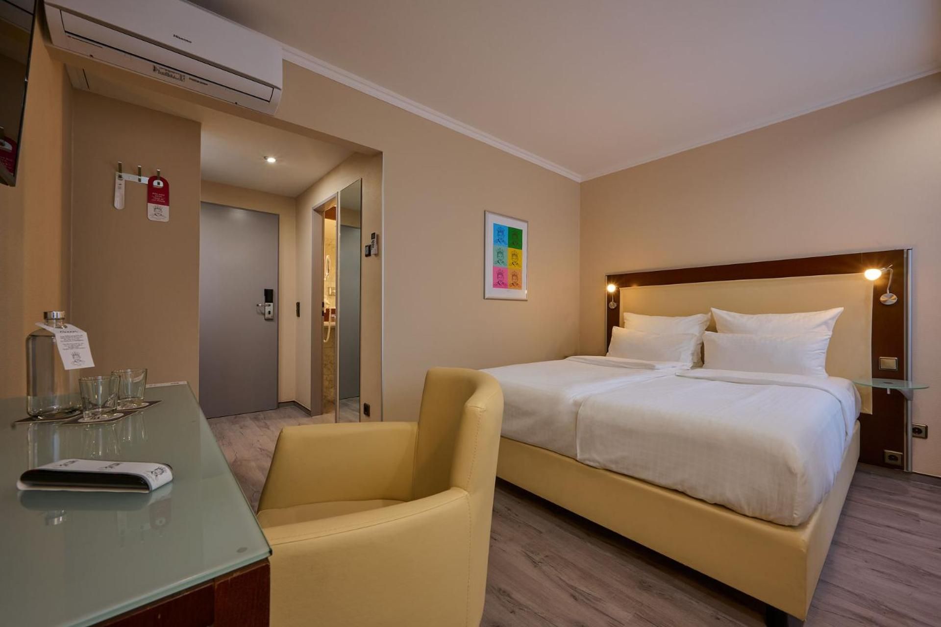 Cityhotel Kaiser Karl Aachen Queen Room 2