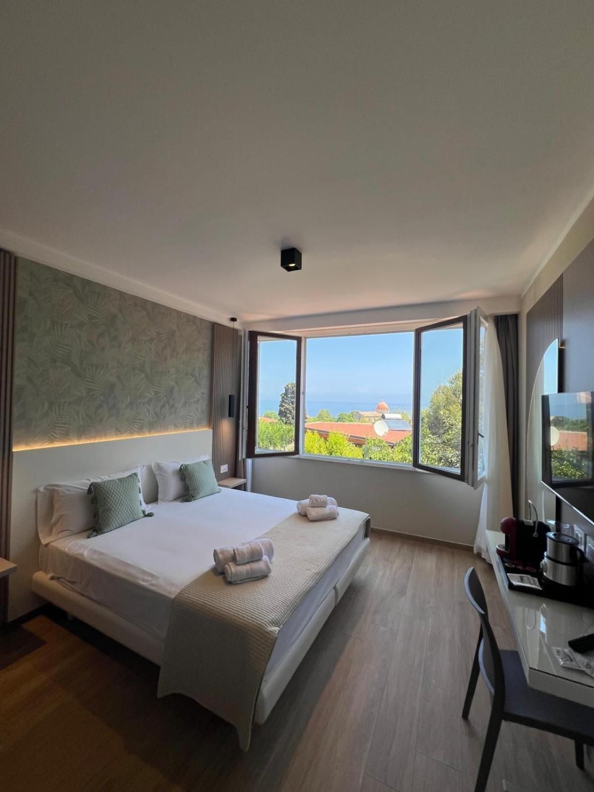 Superior Double or Twin Room with Sea View