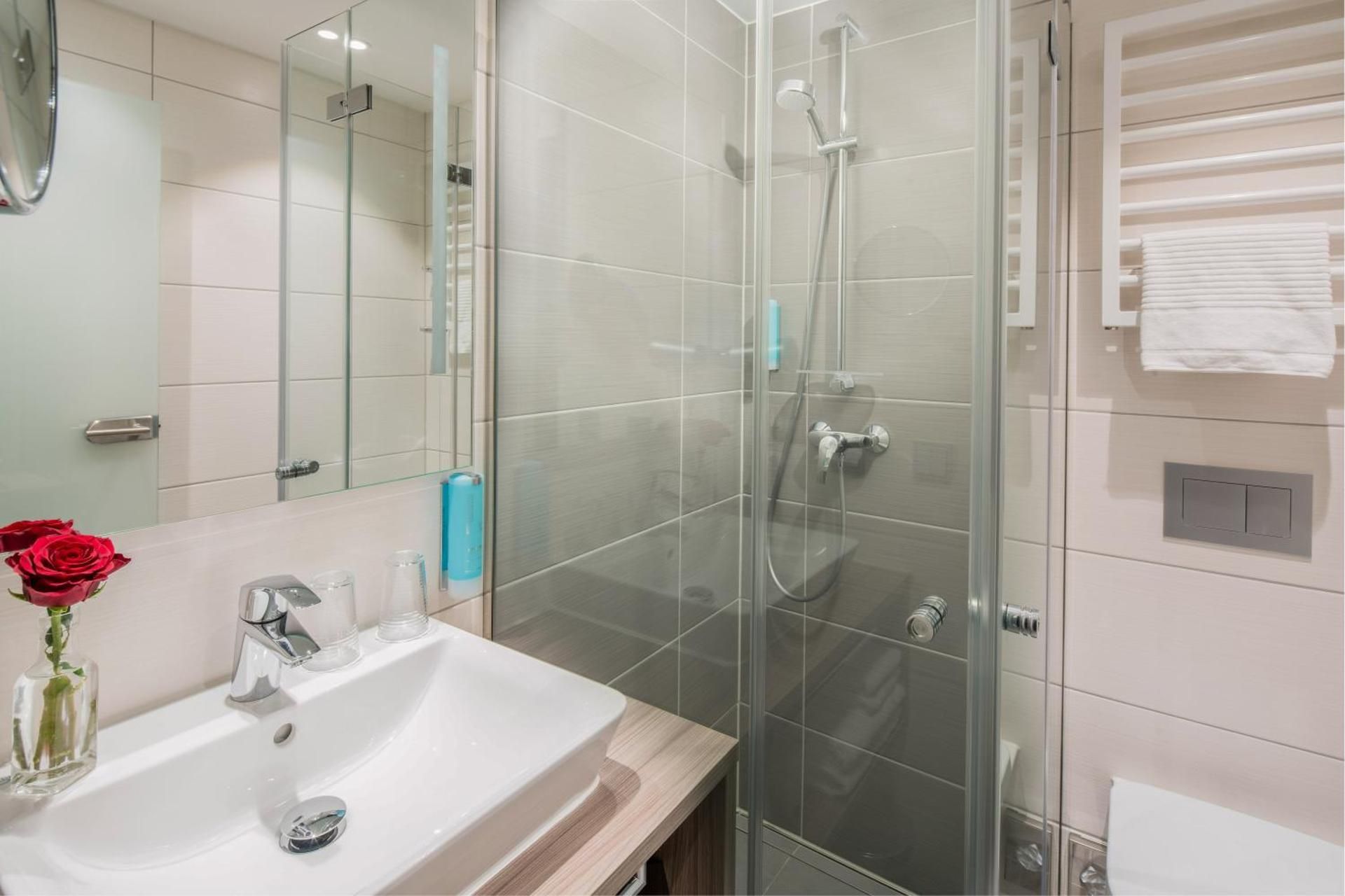 Best Western Plus Hotel Regence Comfort Queen Room 2