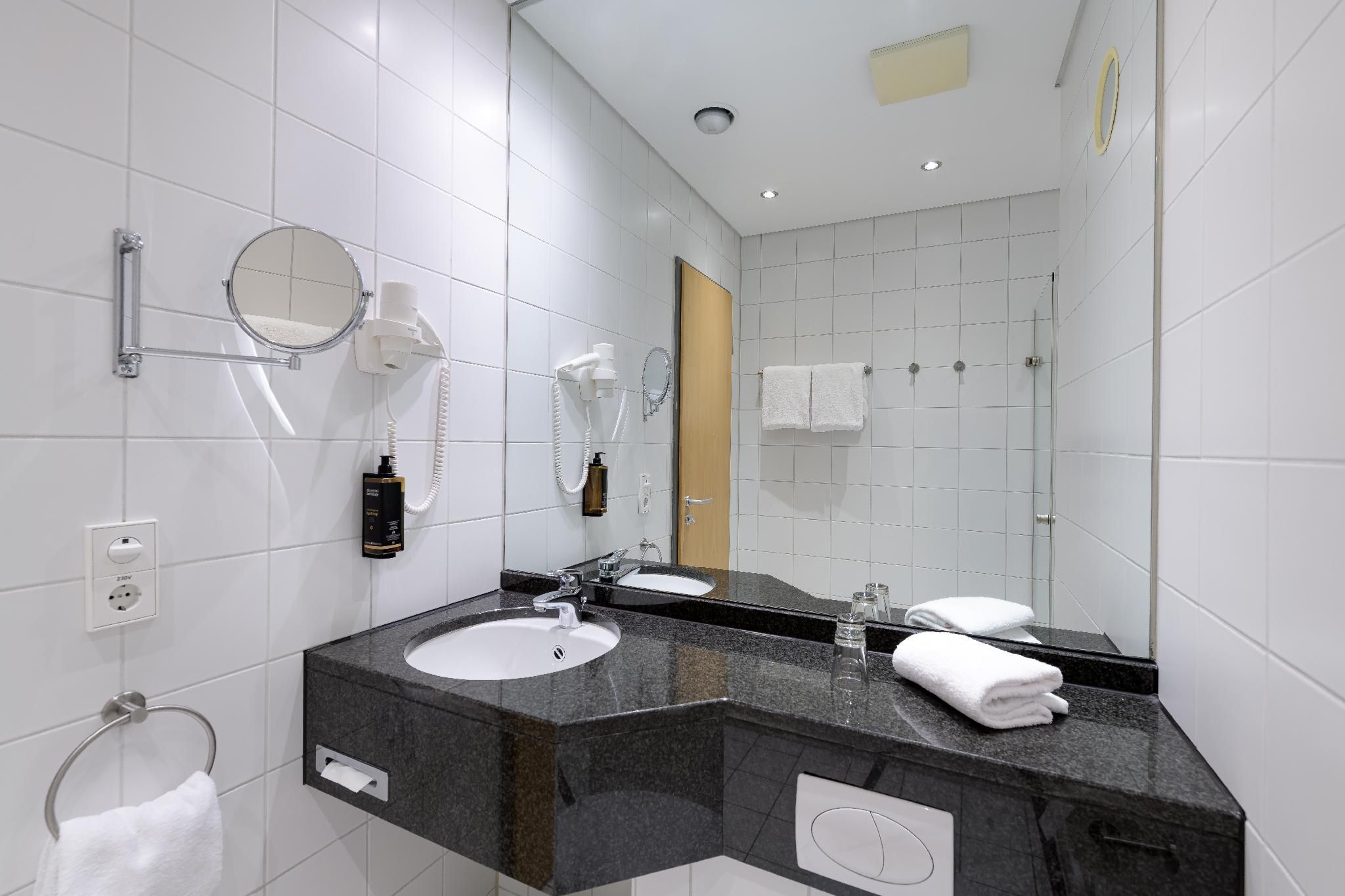 Mercure Hotel Aachen Am Dom Standard Queen Bed 2