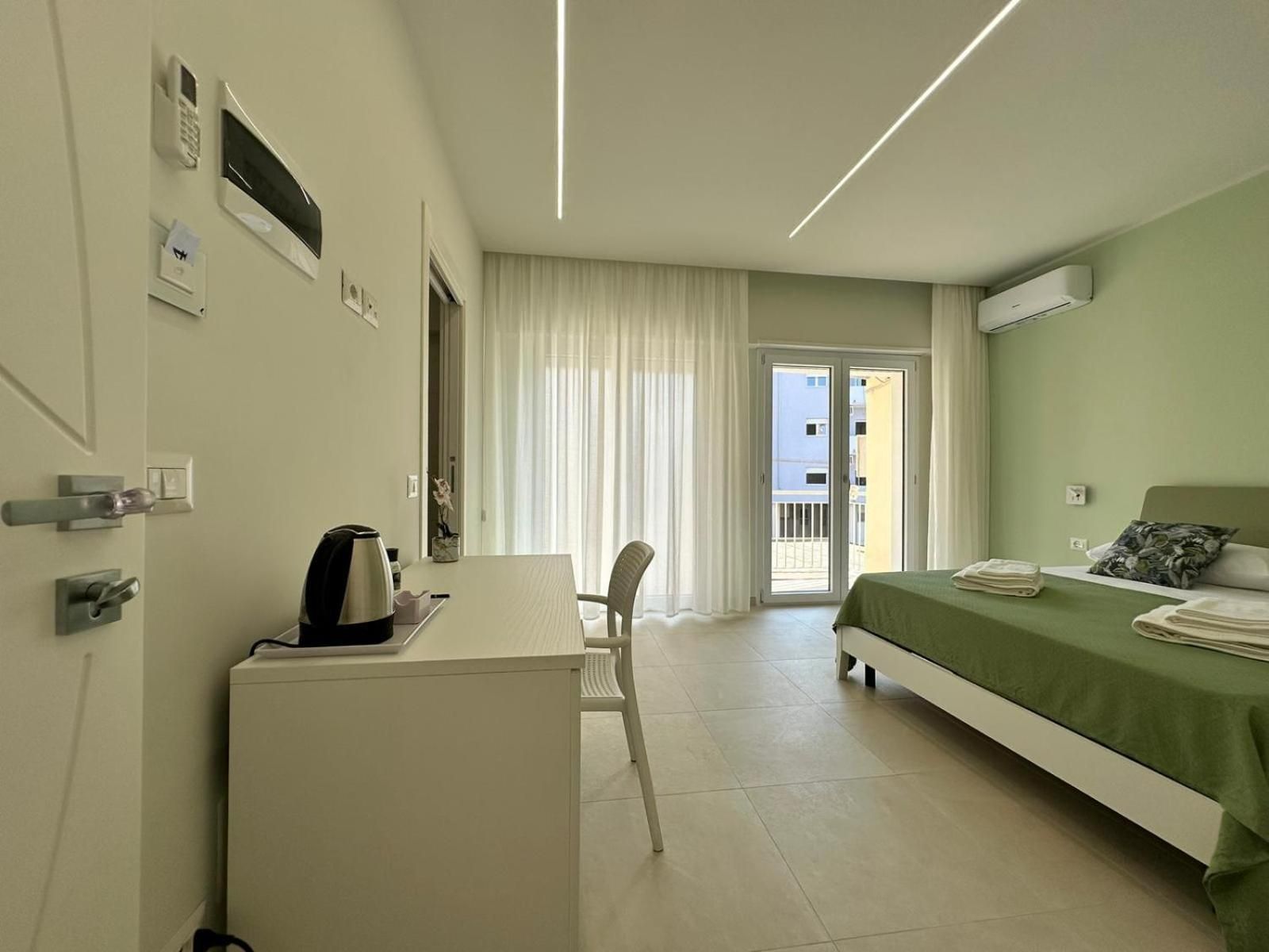 Pasitea Tropea Deluxe Room (2 Adults + 1 Child) 3