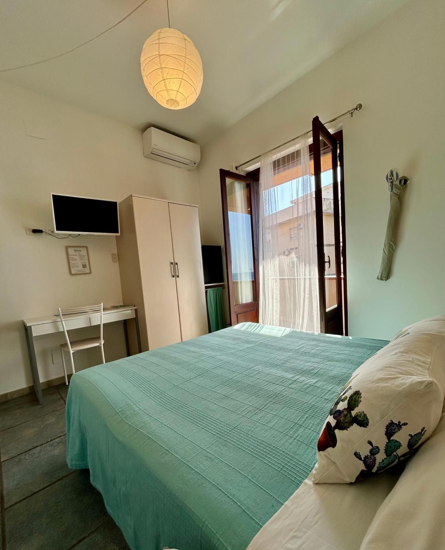 Economy Double Room with Sea View