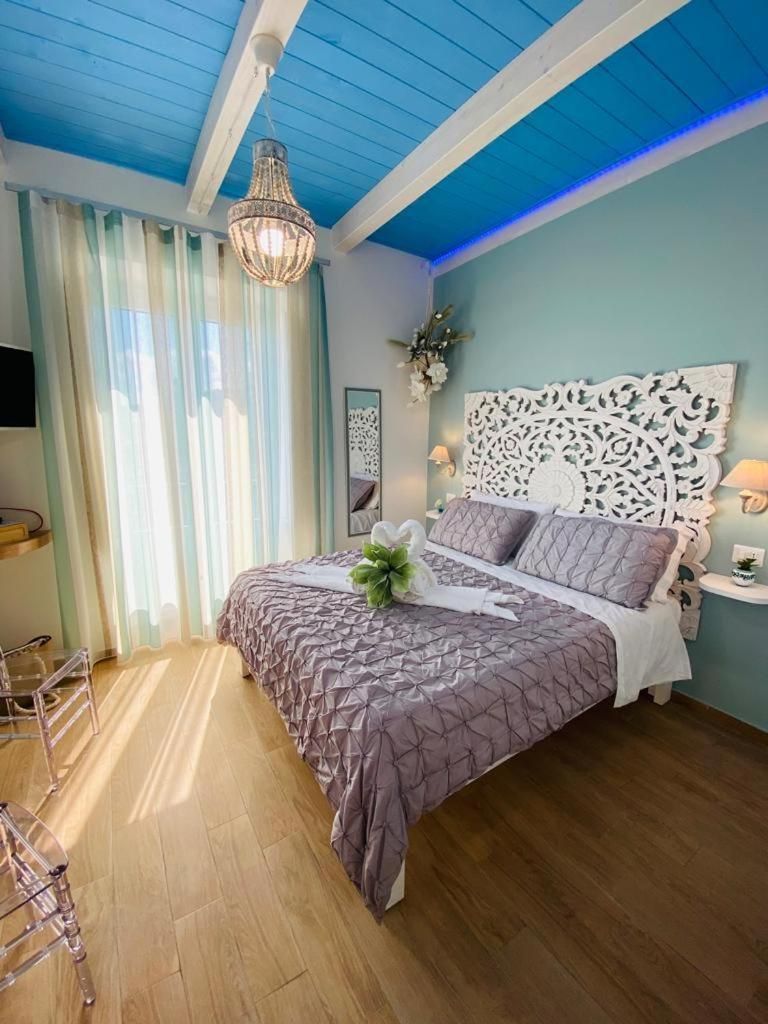 Deluxe Double Room with Balcony and Sea View