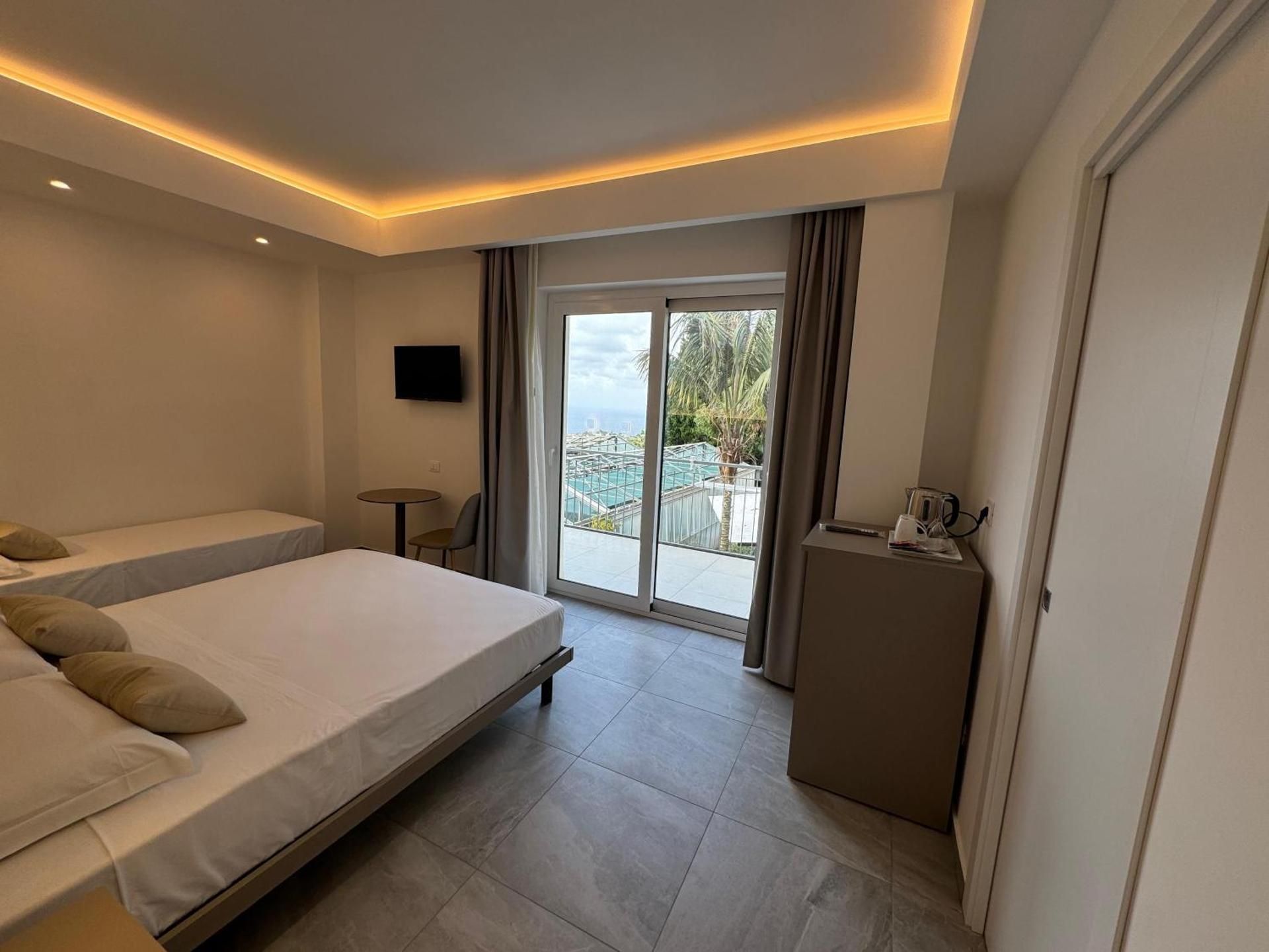 Triple Room with Sea View