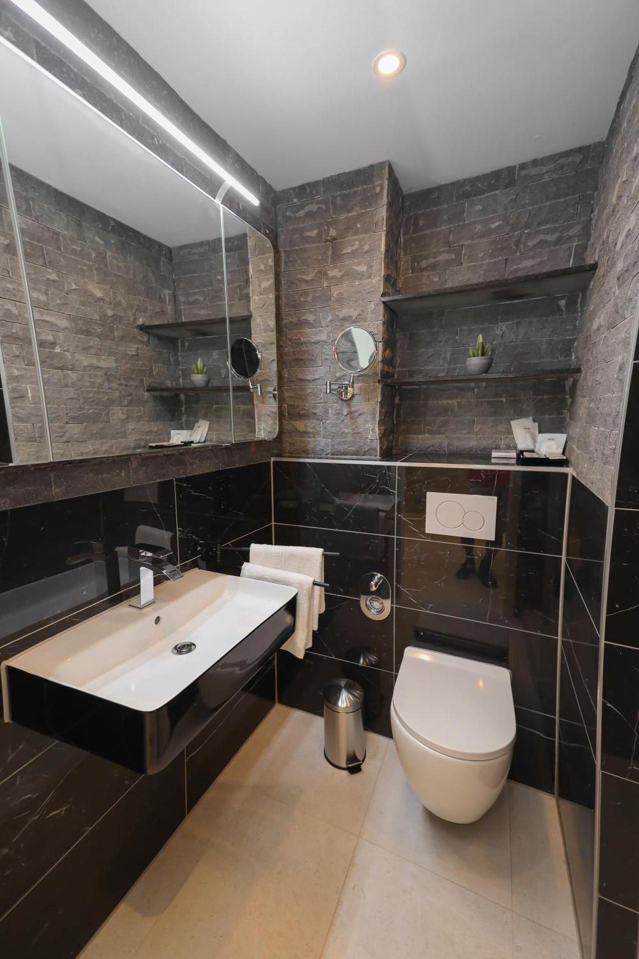 Suites Aix la Chapelle, Exclusive Apartments, Wellness and more, Aachen City Junior Suite 2