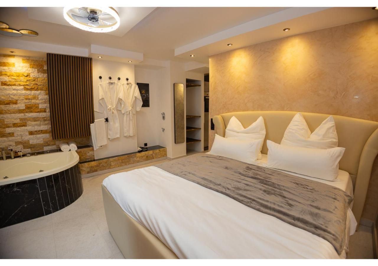 Deluxe Suite with Spa Bath