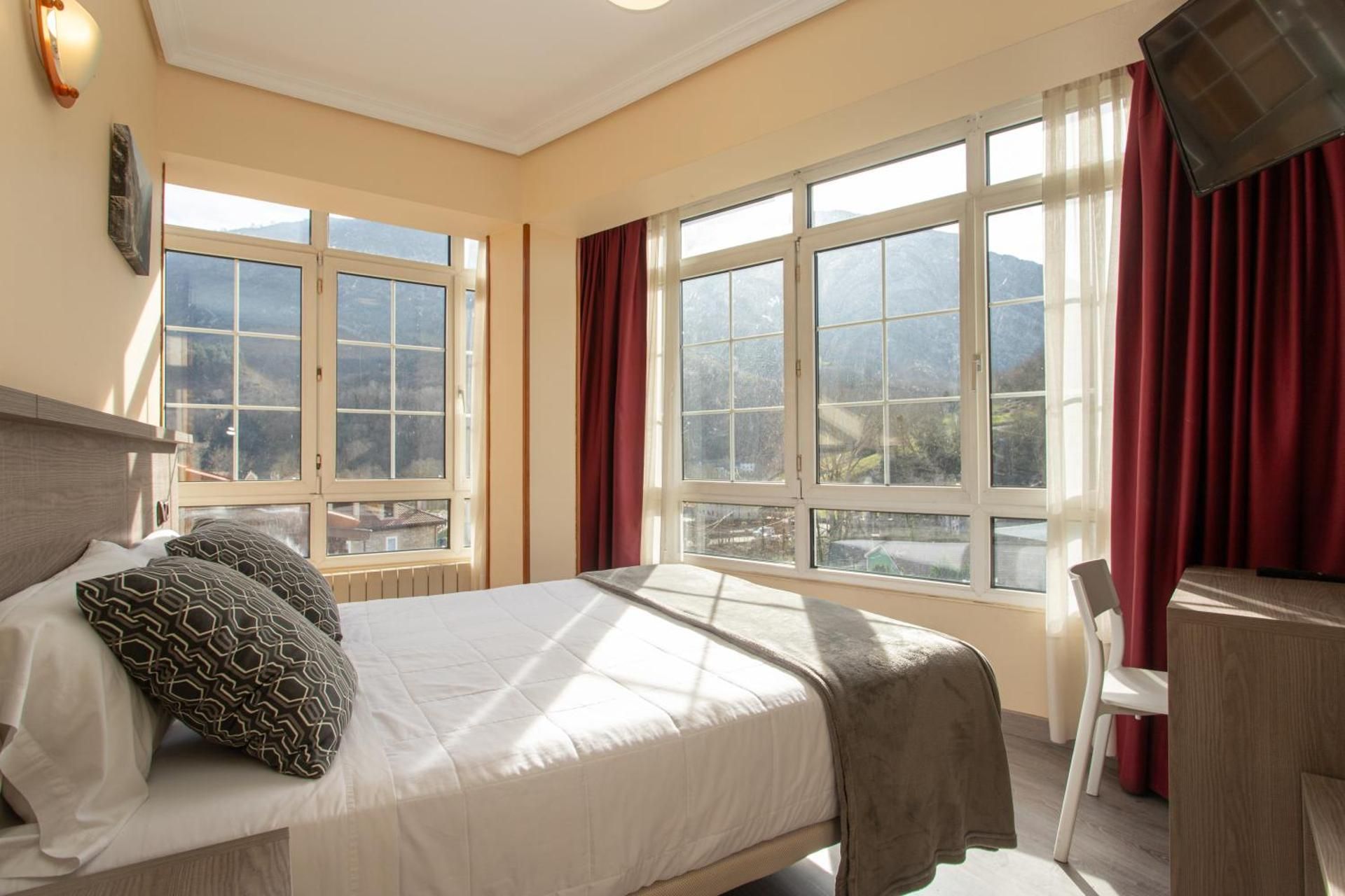Deluxe Queen Room