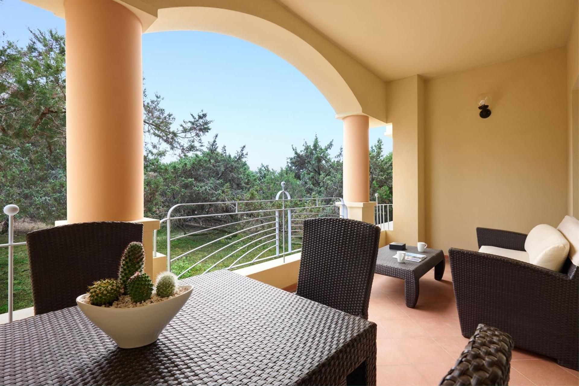 Family Room with Garden View
