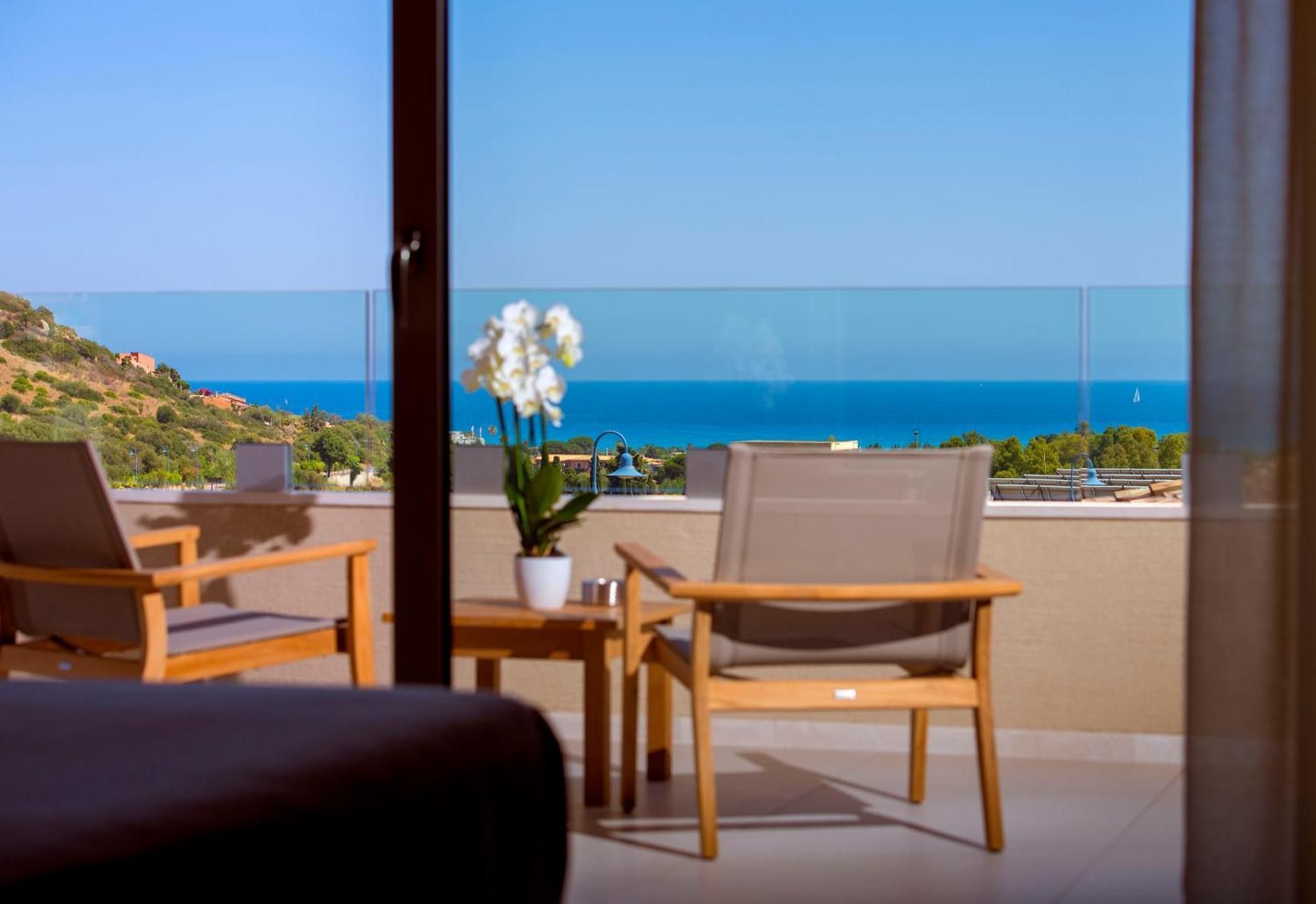 Deluxe Suite with Sea View