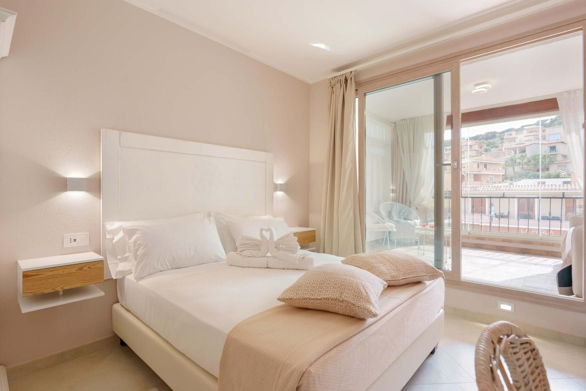 Quadruple Room with Private Bathroom
