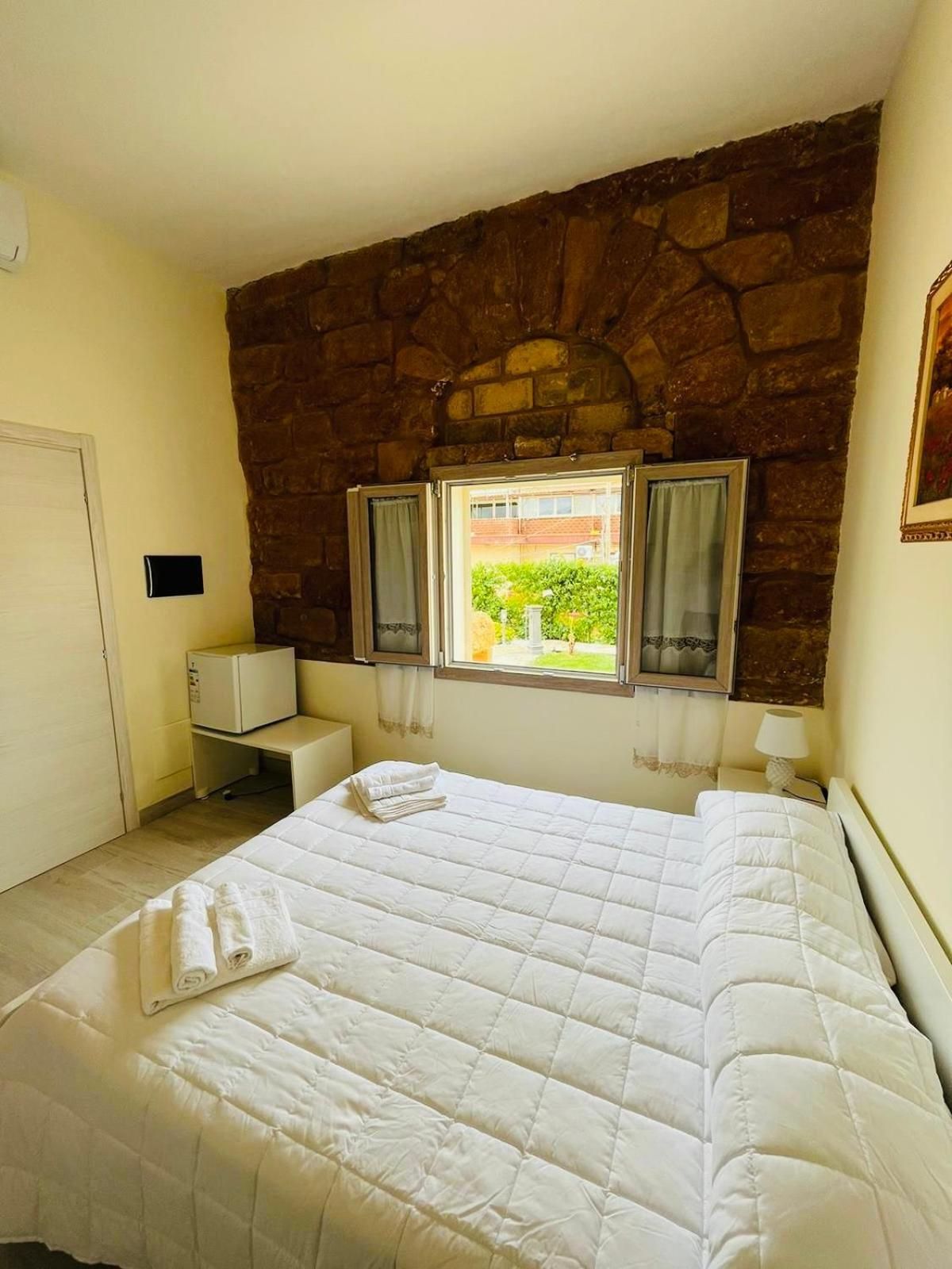 Family Room with Garden View