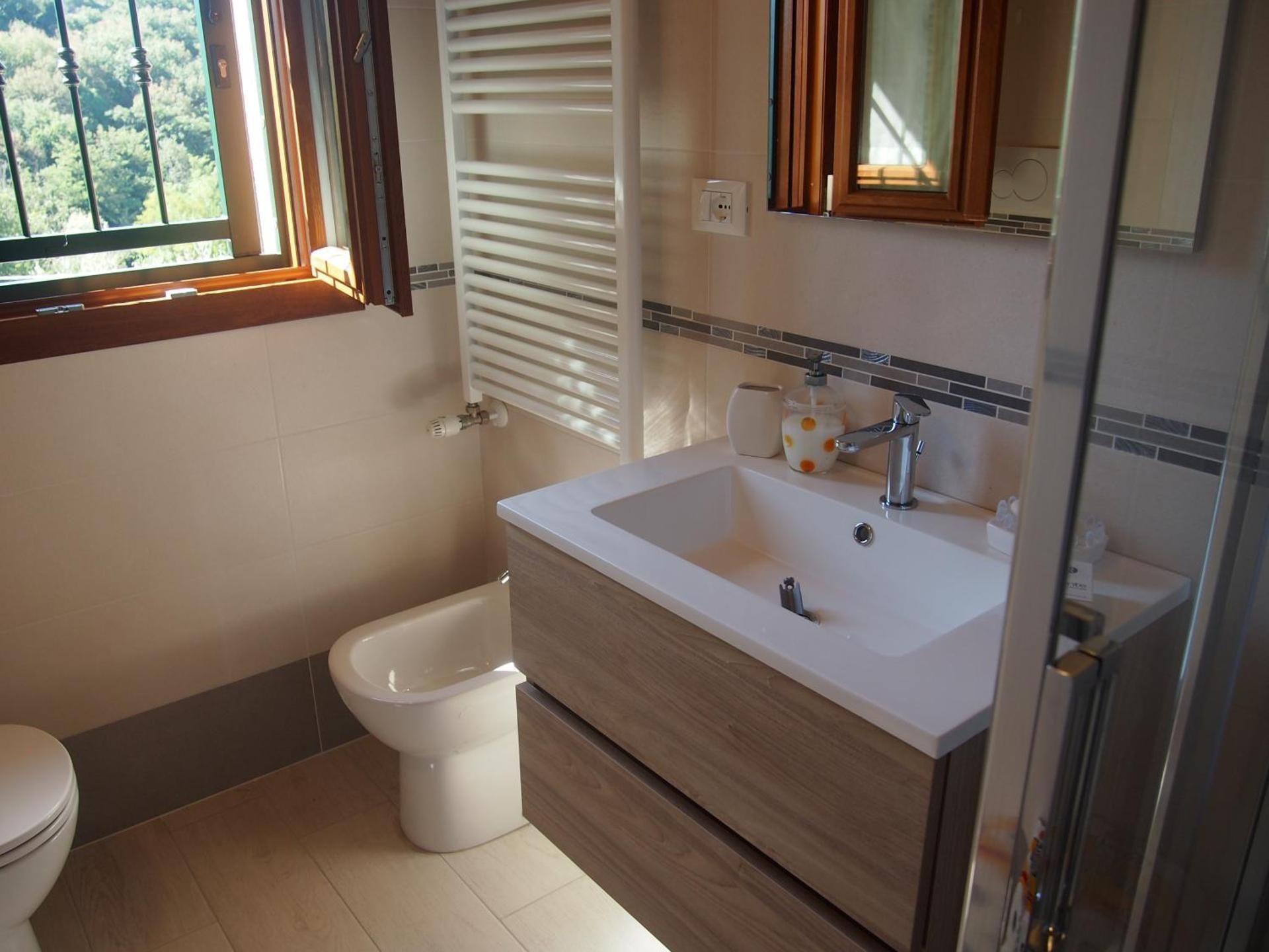 Twin Room with Bathroom