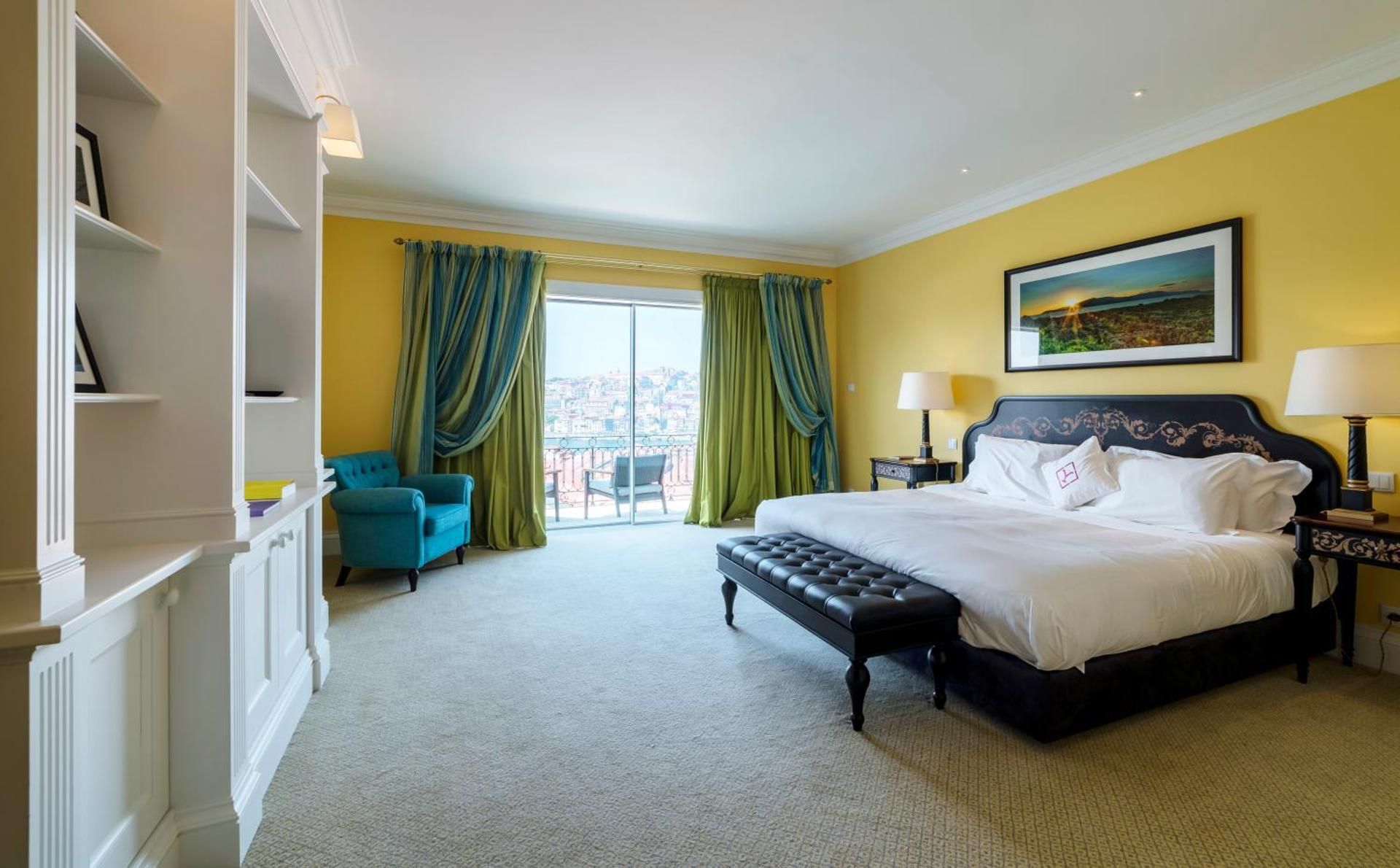 Executive City or Garden View Low Floors 1 to 3 requiring 2 lifts to be accessed