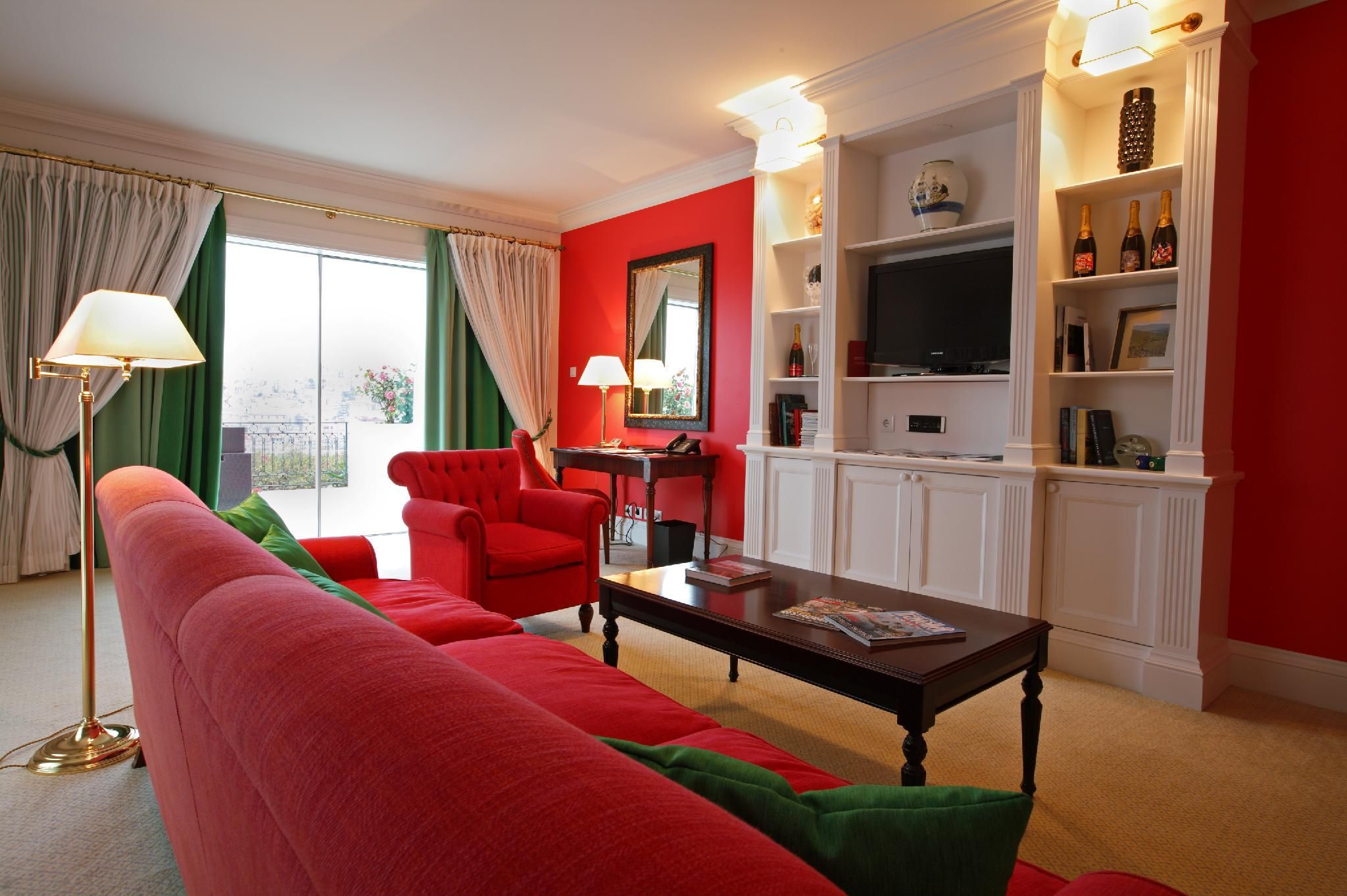 Suite Deluxe Panoramic River and City View Floors 3 to 7 and 3rd requires 2 lifts to access