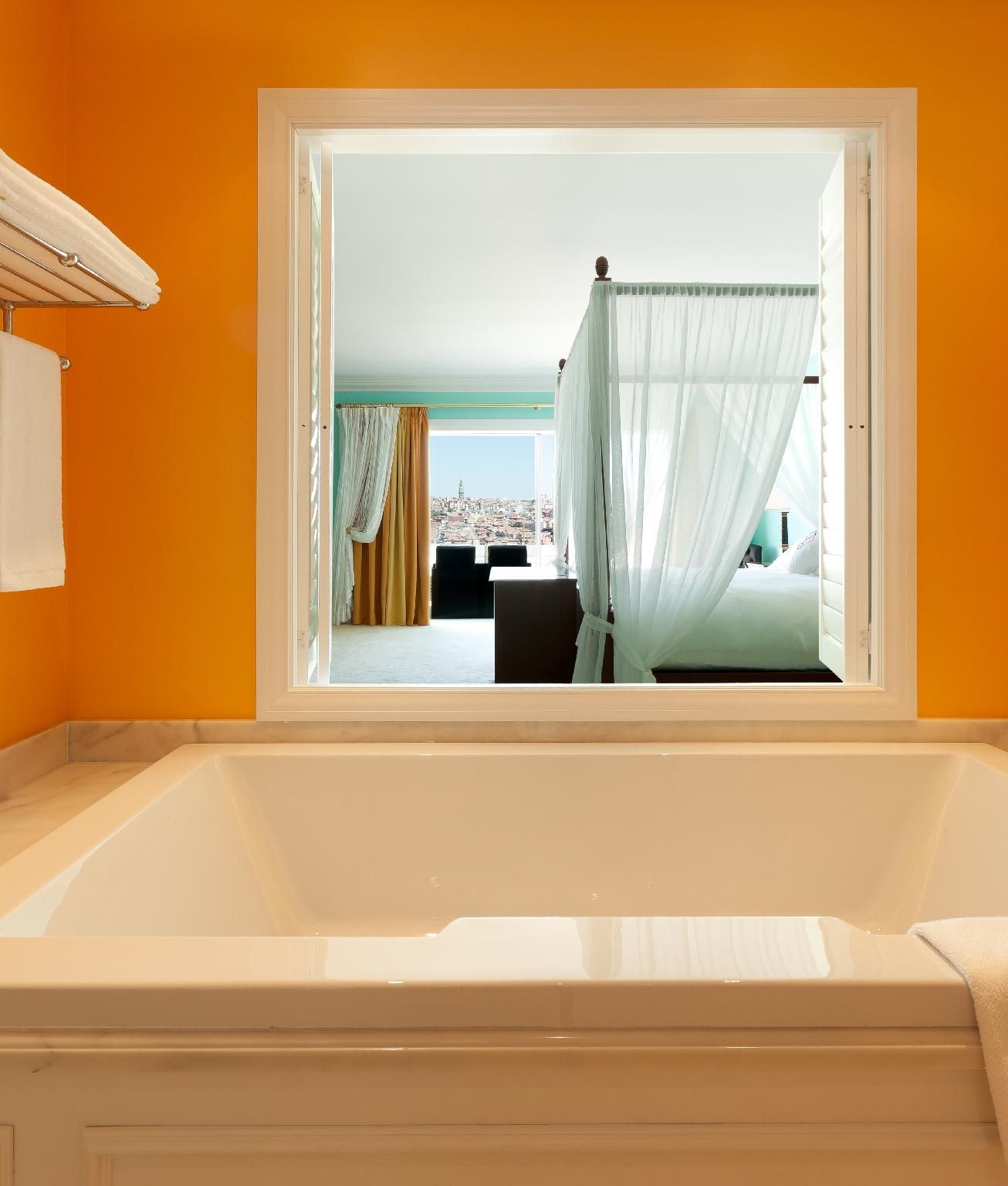 Suite Deluxe Panoramic River and City View Floors 3 to 7 and 3rd requires 2 lifts to access