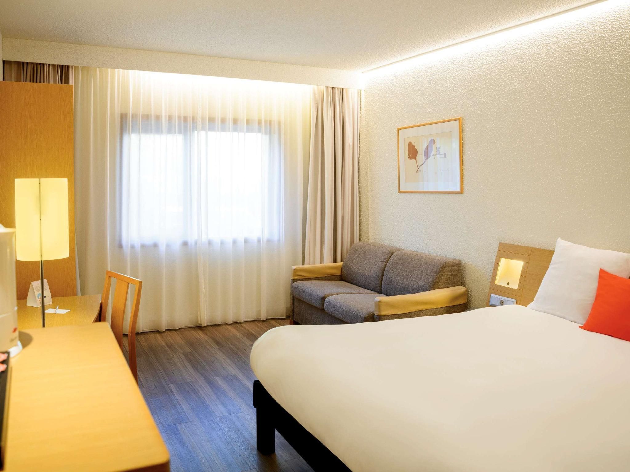 Standard Room - 1 Queen Bed And 1 Sofa Bed