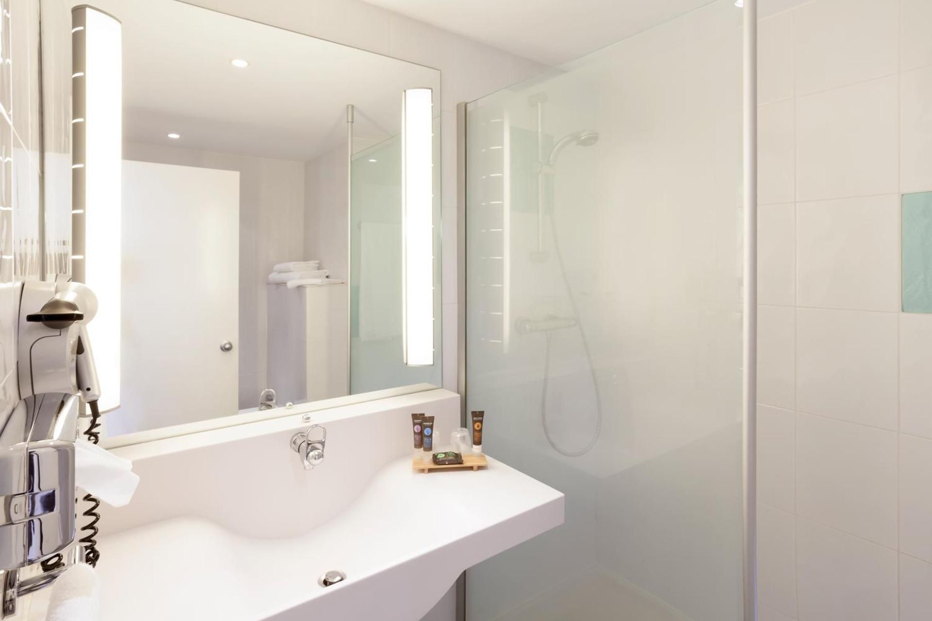 Novotel Porto Gaia Standard Room - 1 Queen Bed And 1 Sofa Bed 3