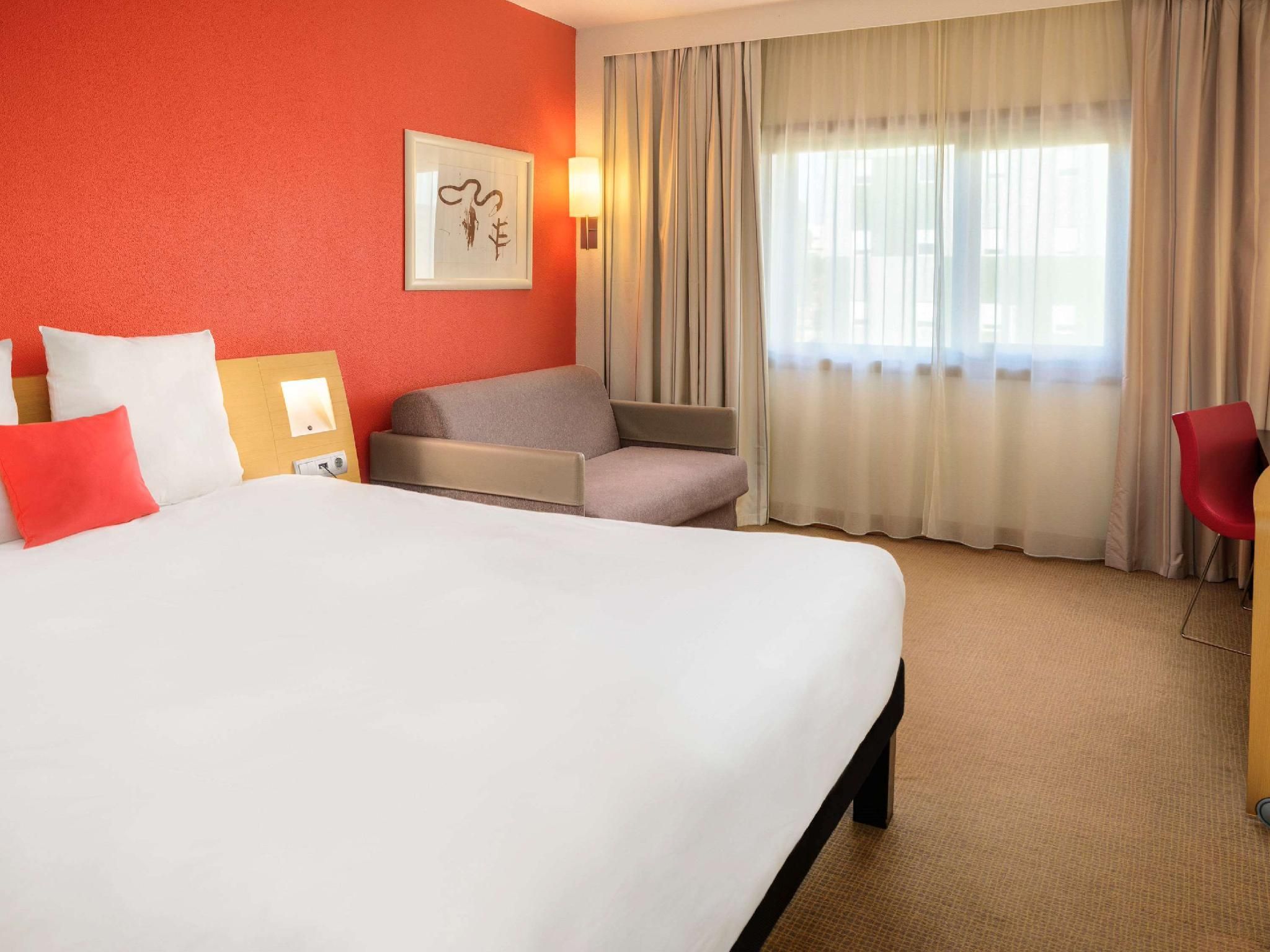 Novotel Porto Gaia Superior Room - 1 Queen Bed And 1 Sofa Bed 2