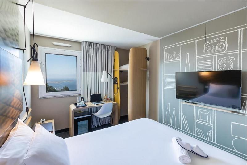 Superior room with 1 double bed, sea/river view