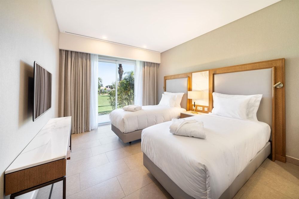 One Bedroom Sunrise Suite