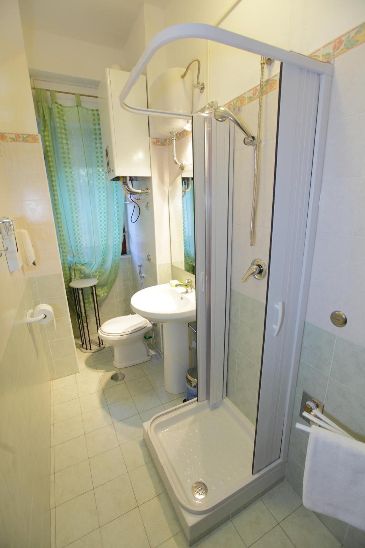 Comfort Quadruple Room with Shower
