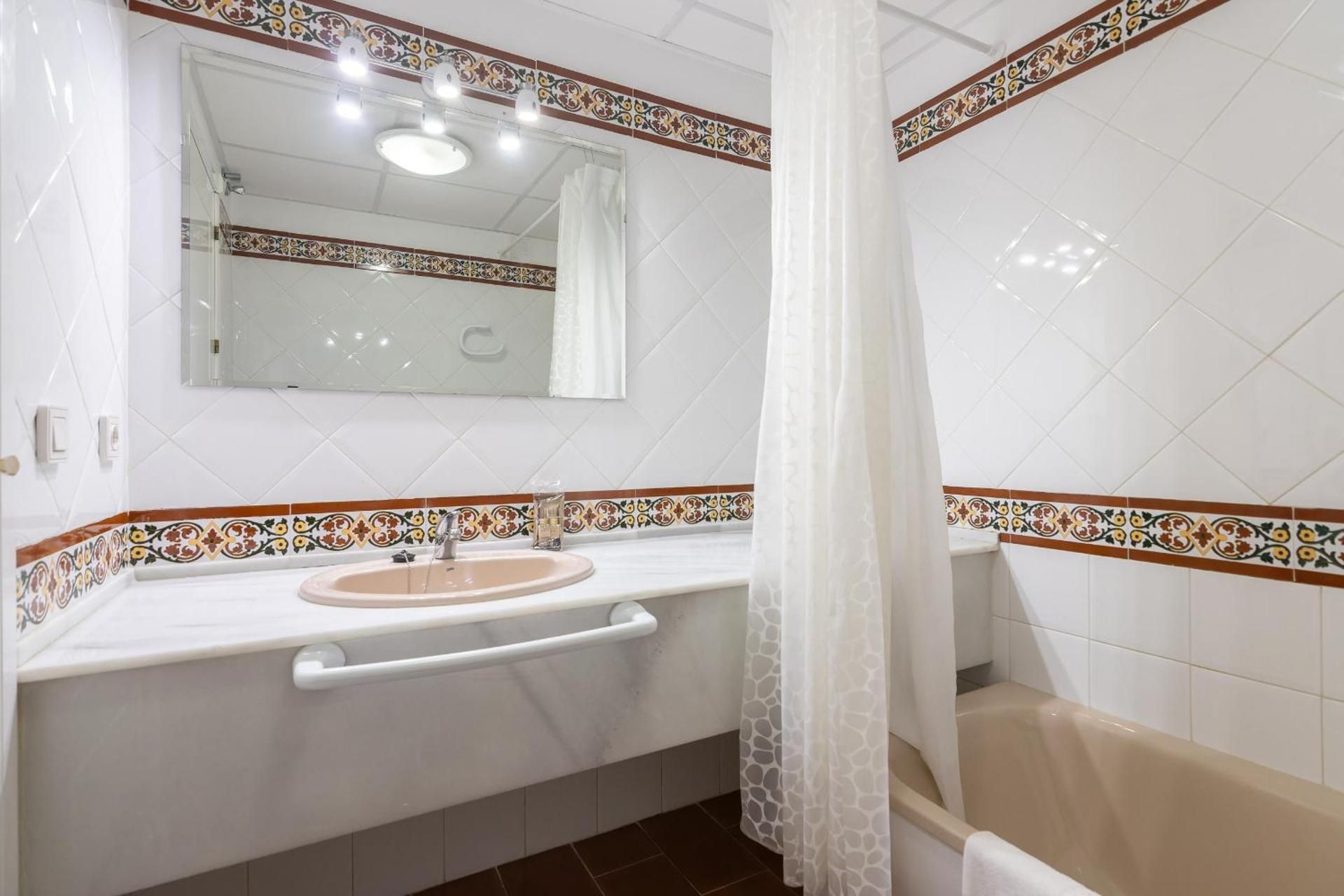 Apartment with Shower