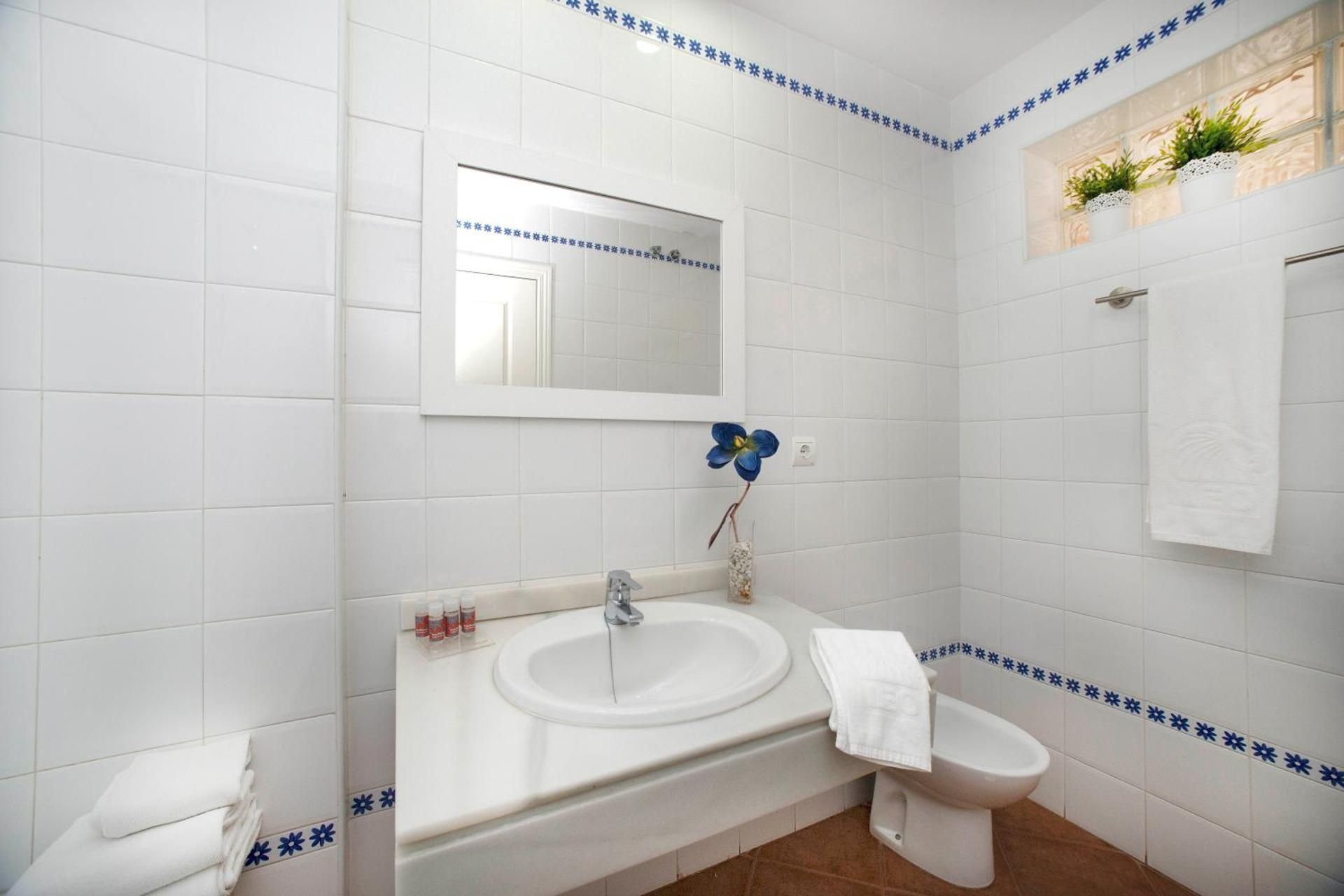 Leo Canela One-Bedroom Apartment (2 Adults + 2 Children) 2