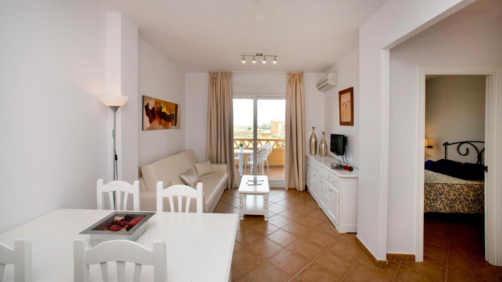 Leo Canela One-Bedroom Apartment (2 Adults + 2 Children)