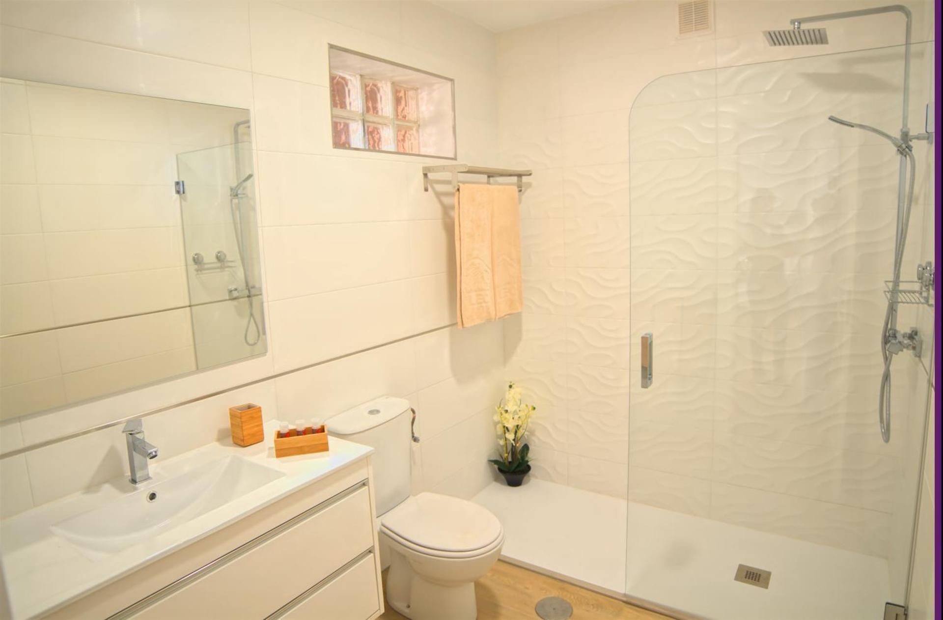 Leo Canela One-Bedroom Suite Apartment (2 Adults + 2 Children)