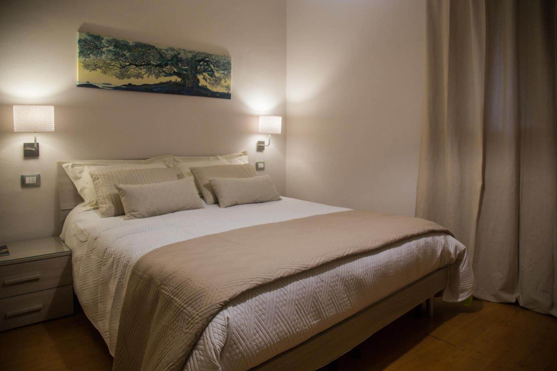 One-Bedroom Apartment with Balcony