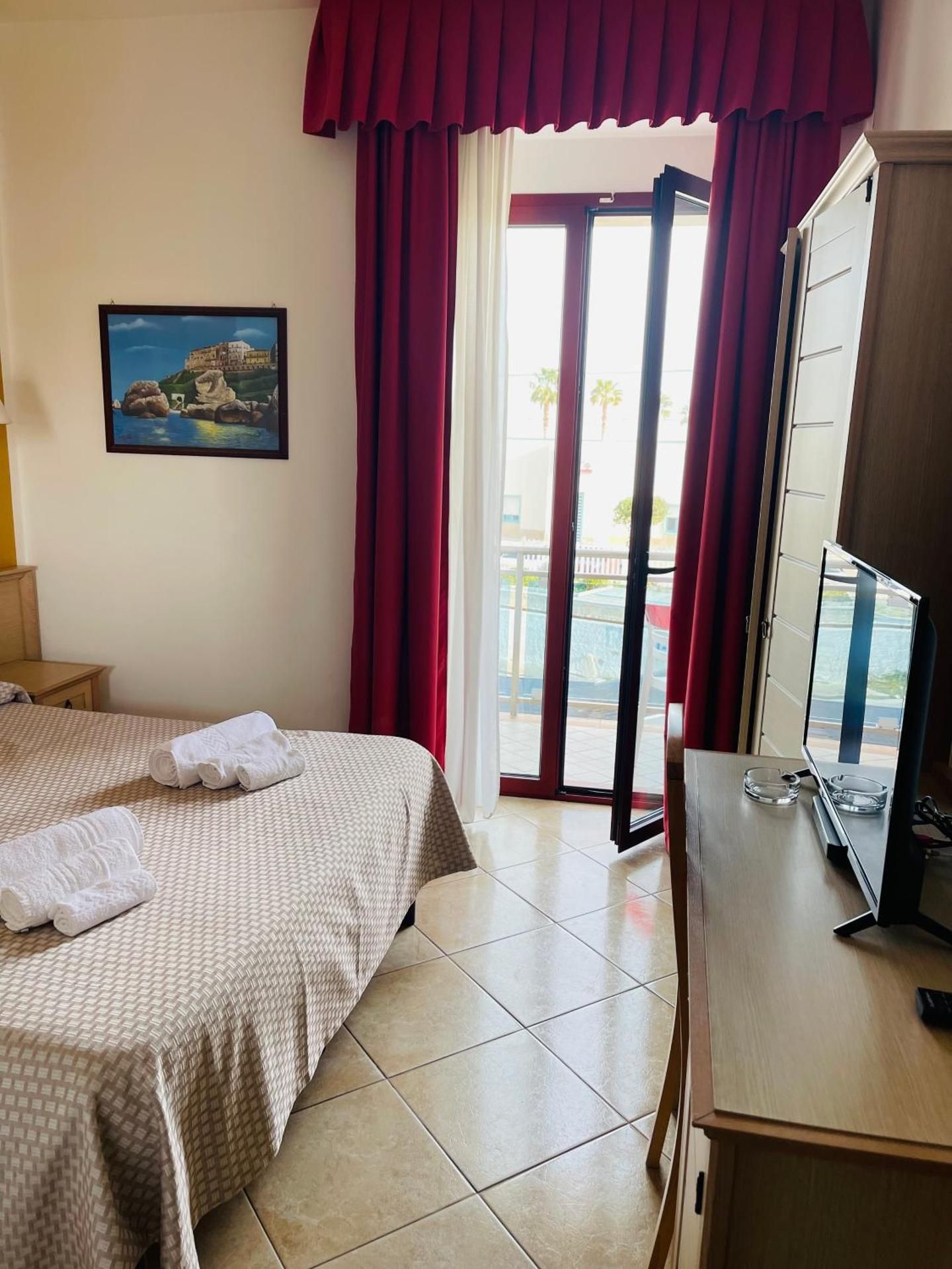 Double Room with Balcony and Sea View